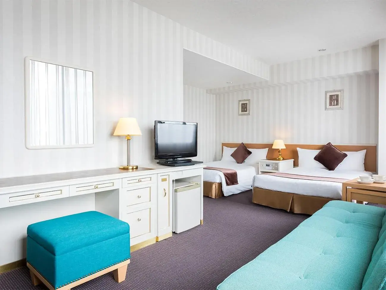 Corner Twin Room - Non-Smoking in Hotel Francs Corner Twin Room - Non-Smoking in Hotel Francs