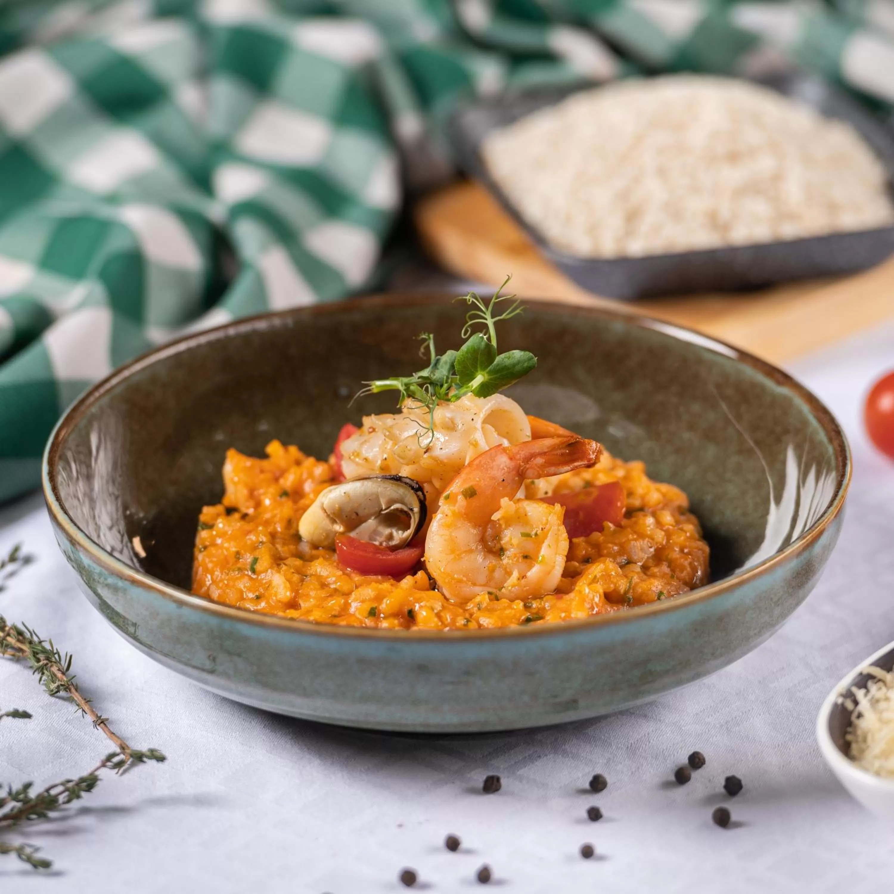 Restaurant/places to eat in Crowne Plaza Dubai Deira by IHG