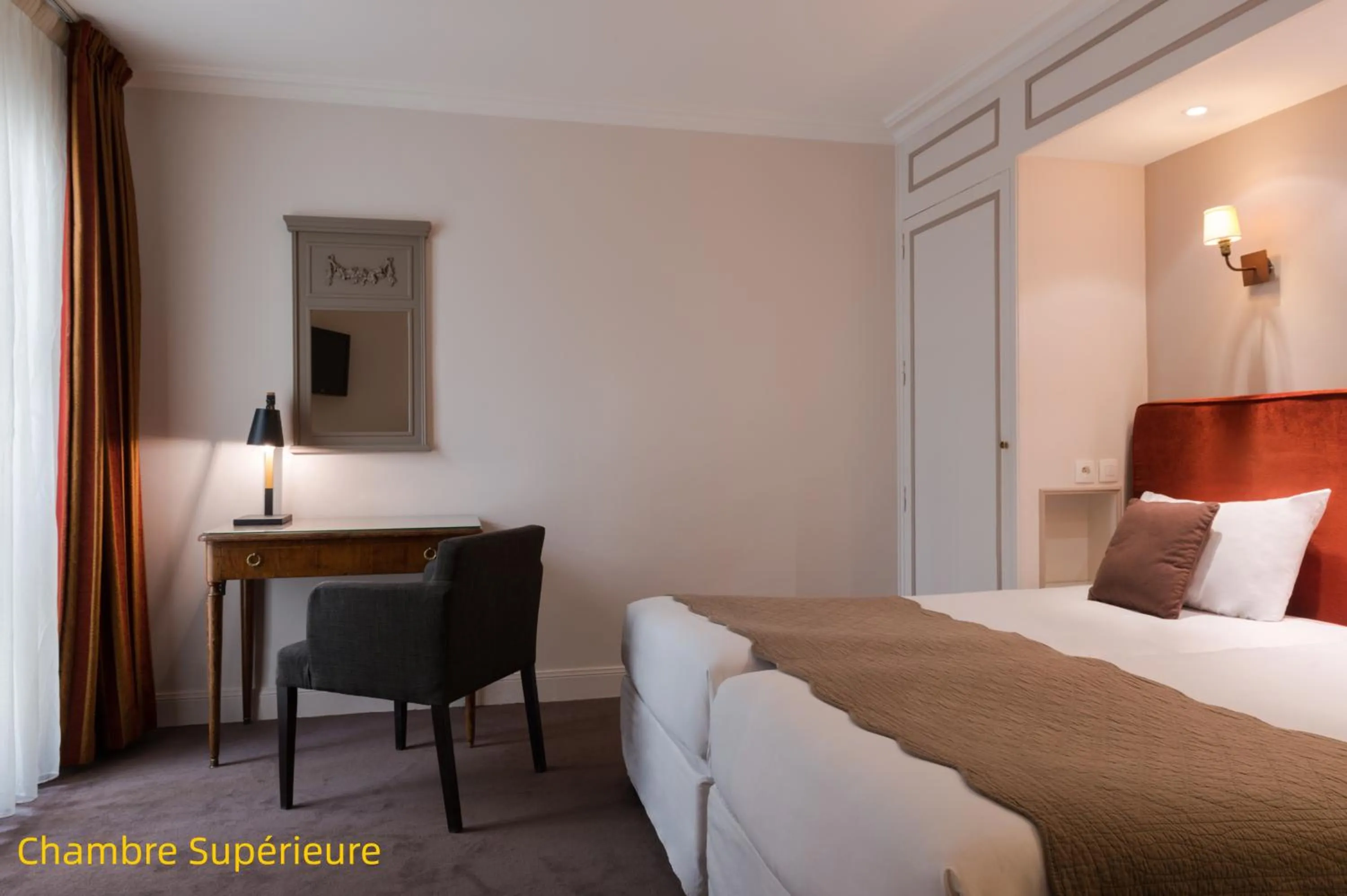 Photo of the whole room, Bed in Hôtel Gaillon Opera