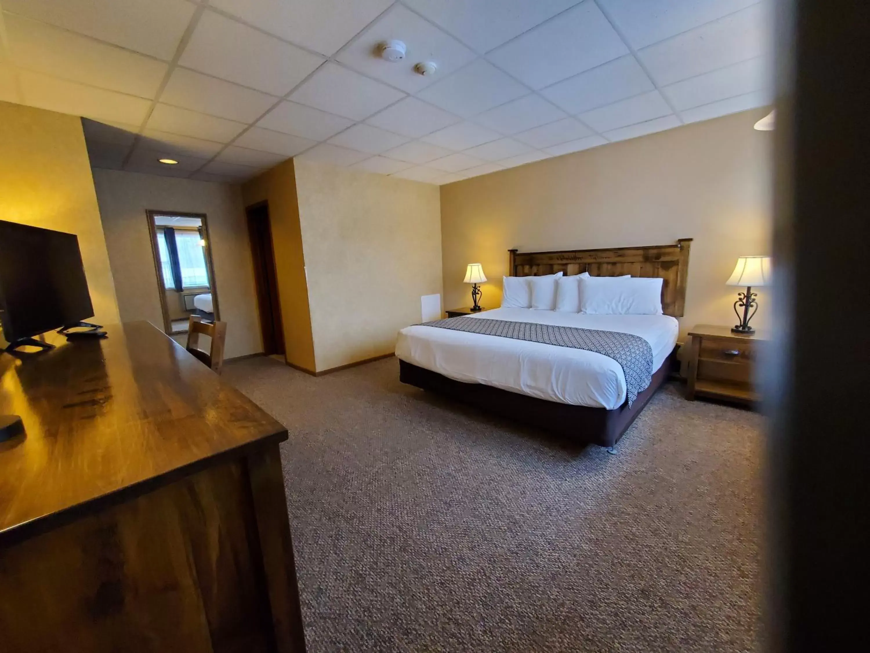 King Room in Bayside Resort, Lake George NY King Room in Bayside Resort, Lake George NY