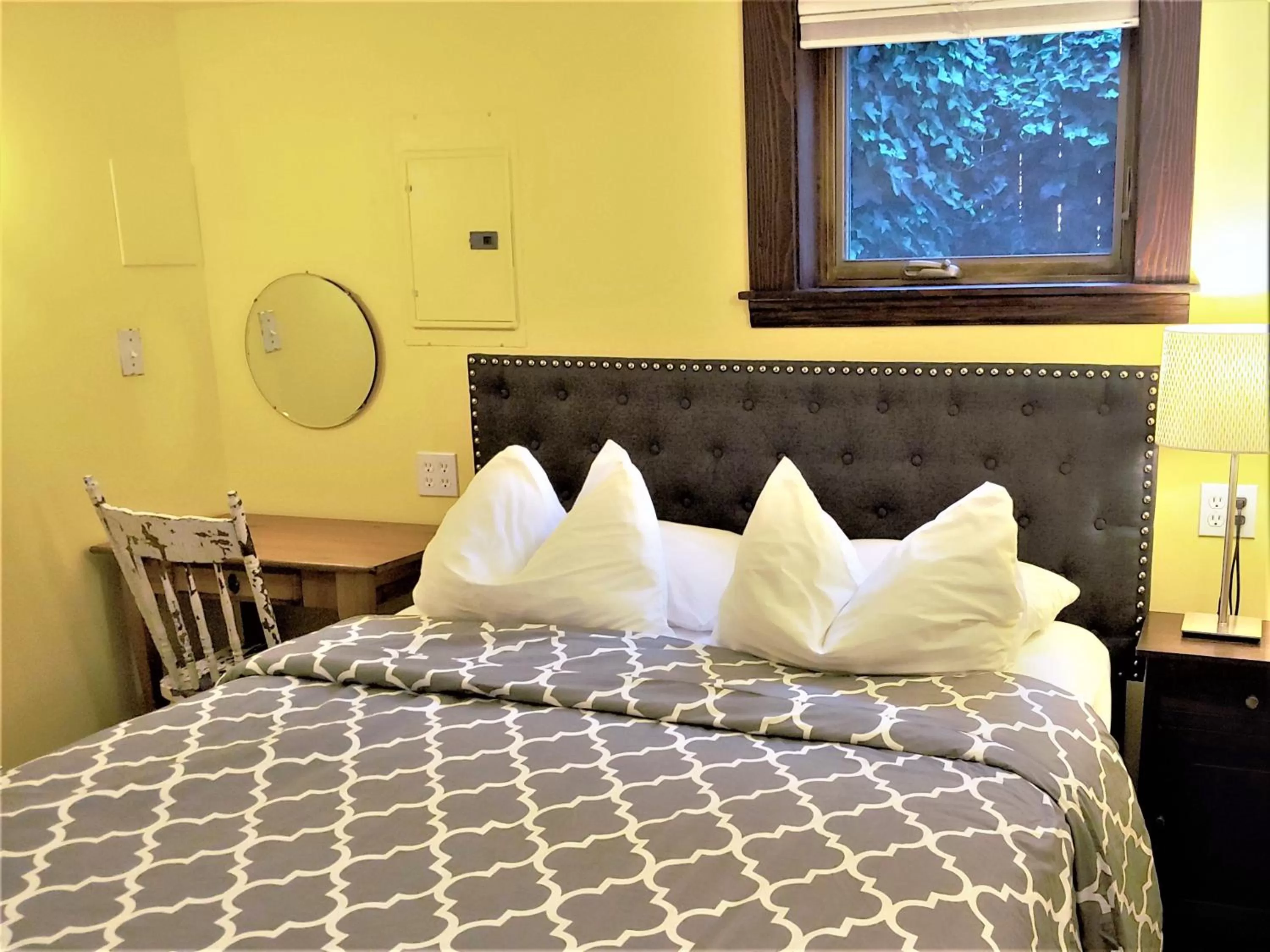 Bed in Bluebird Guesthouse