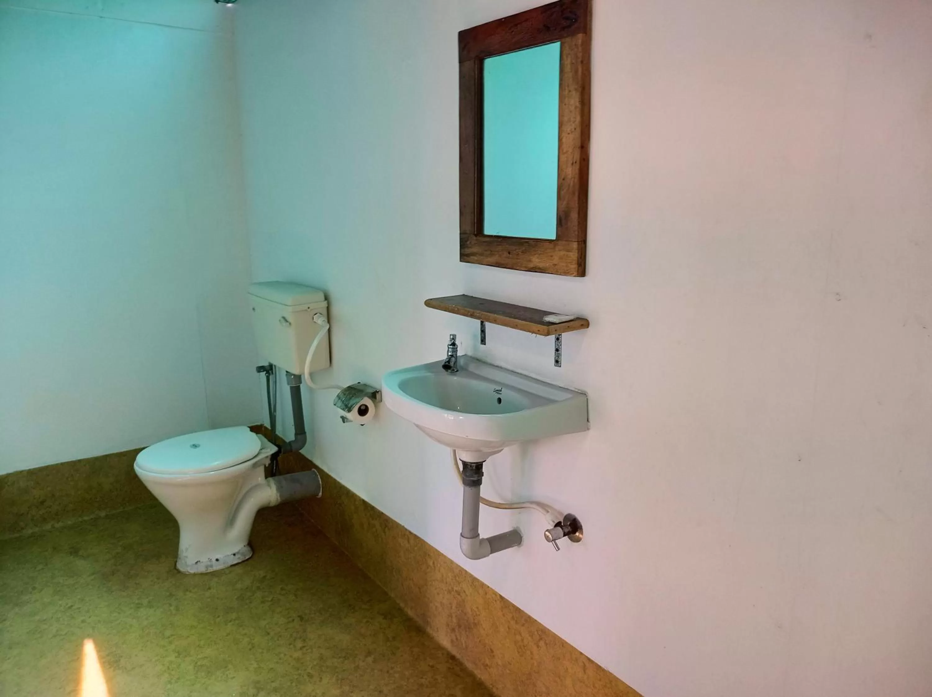 Bathroom in Peace Garden Beach Resort