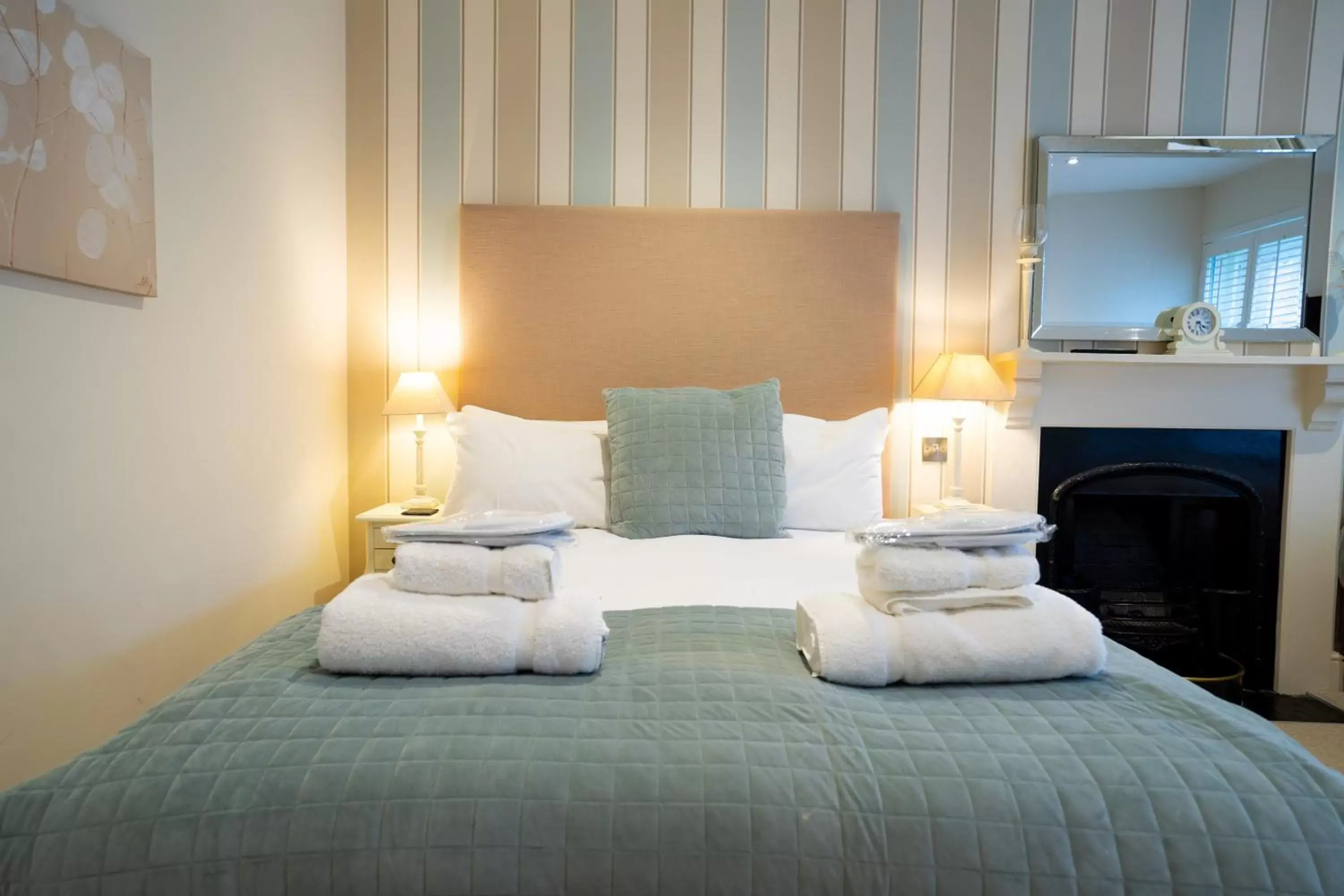 Deluxe Double Room in The Bear & Swan Deluxe Double Room in The Bear & Swan