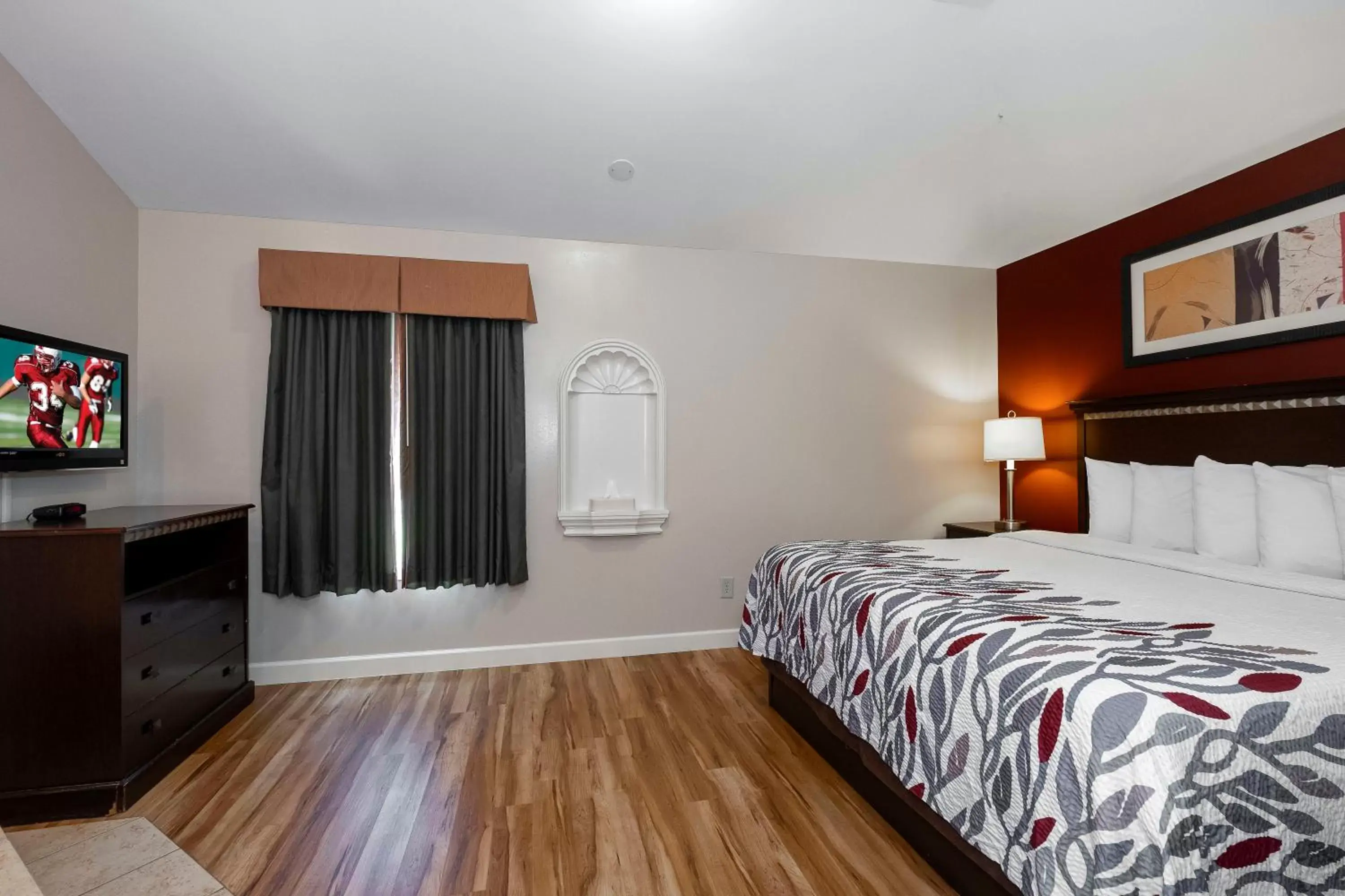 Suite King Room - Jacuzzi - Non-Smoking in Red Roof Inn & Suites Wilson Suite King Room - Jacuzzi - Non-Smoking in Red Roof Inn & Suites Wilson