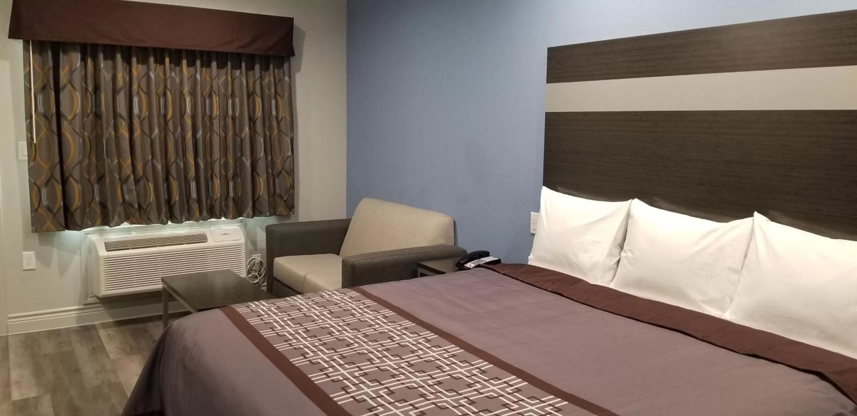 Bed in Studio 6 Deer Park, Tx