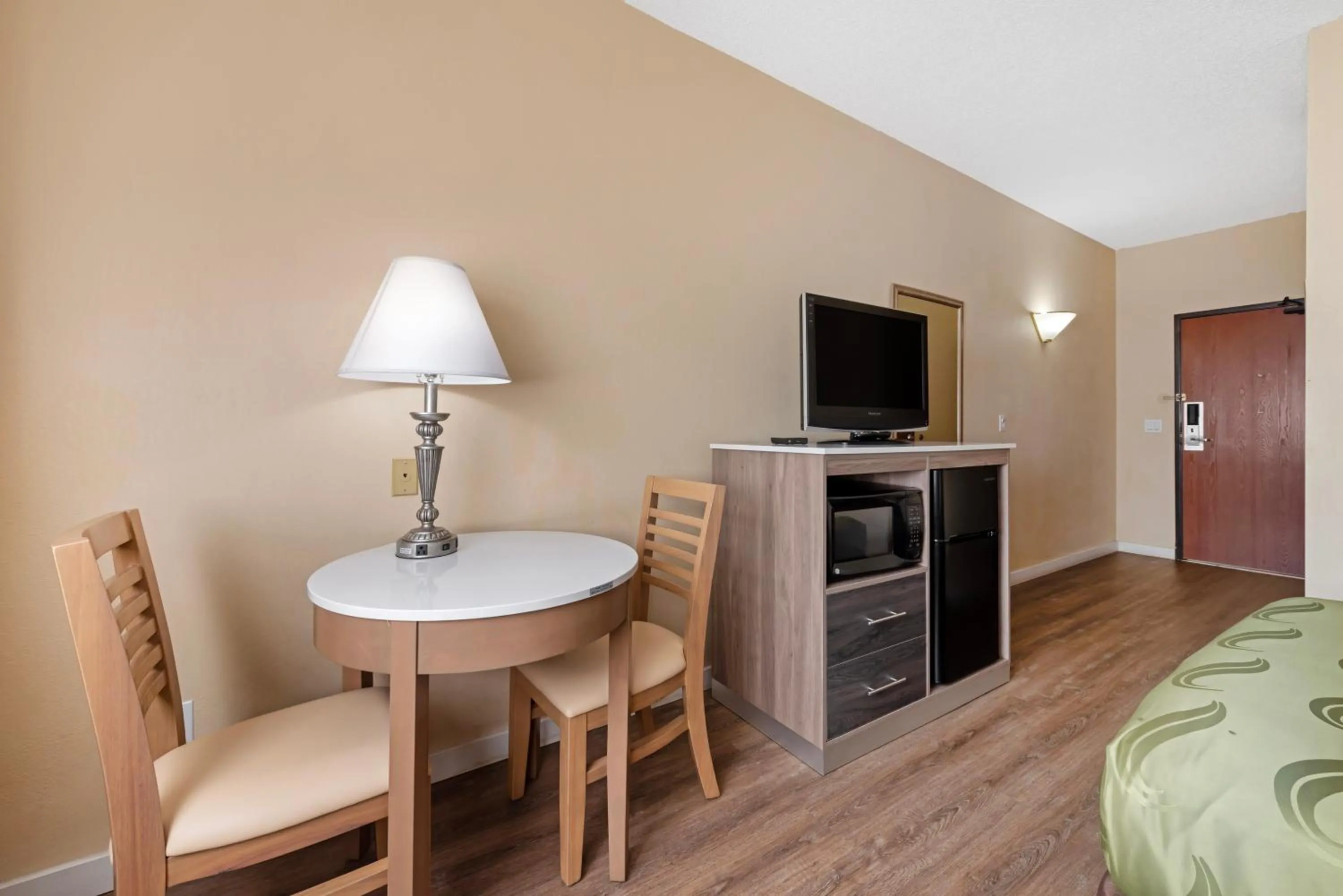 Bed in Quality Inn Bemidji