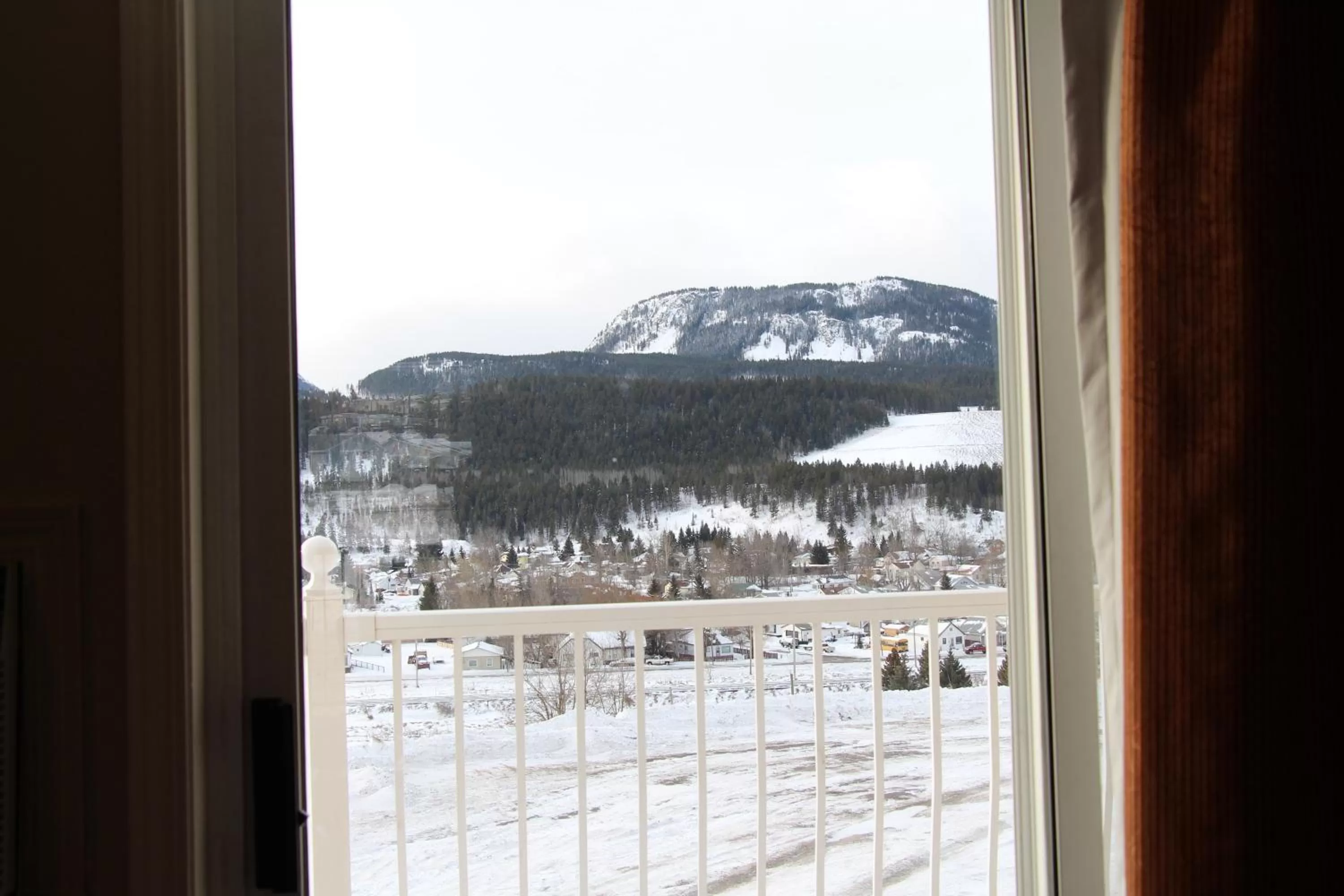 Mountain view in BCMInns - Coleman