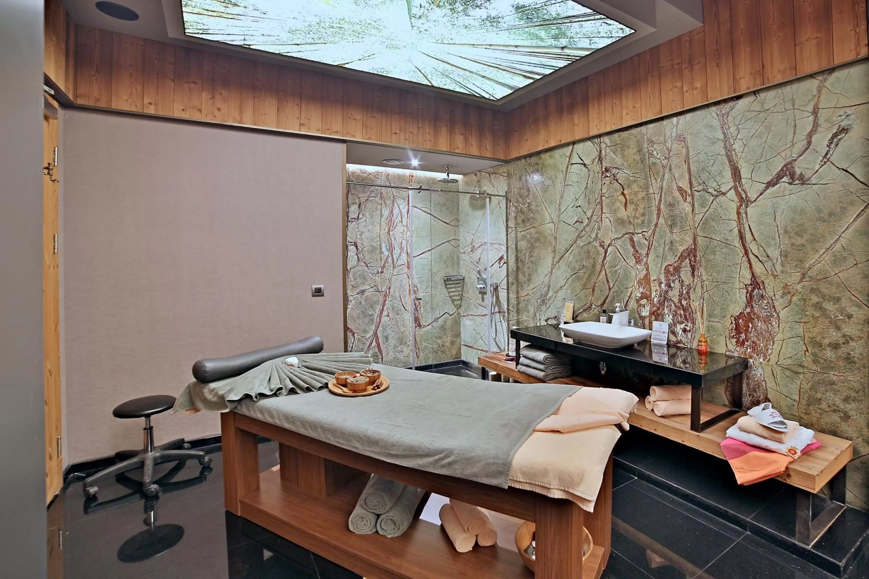 Fitness centre/facilities in Dosso Dossi Hotels & SPA Downtown