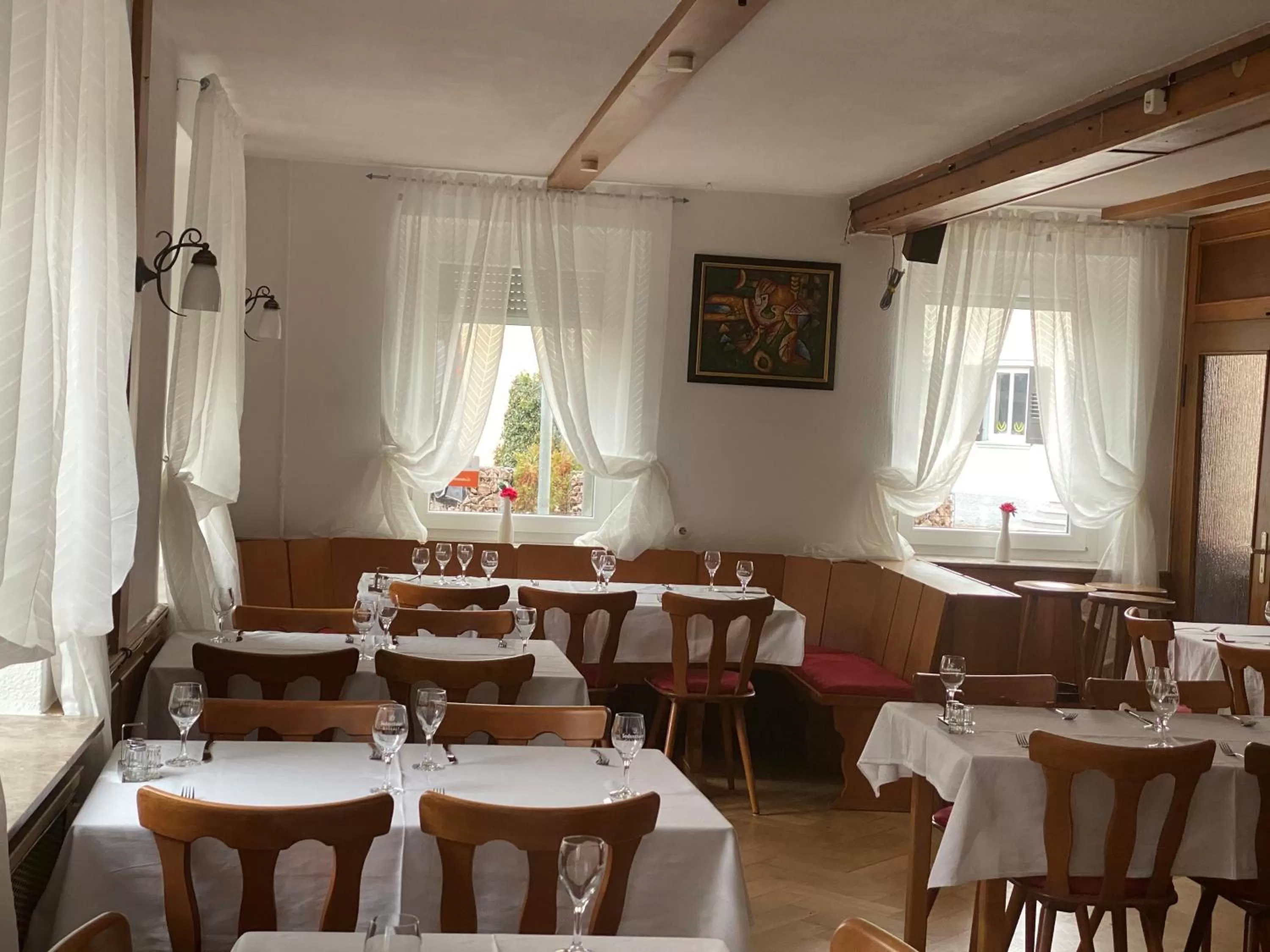 Restaurant/places to eat in Hotel 7 Winden