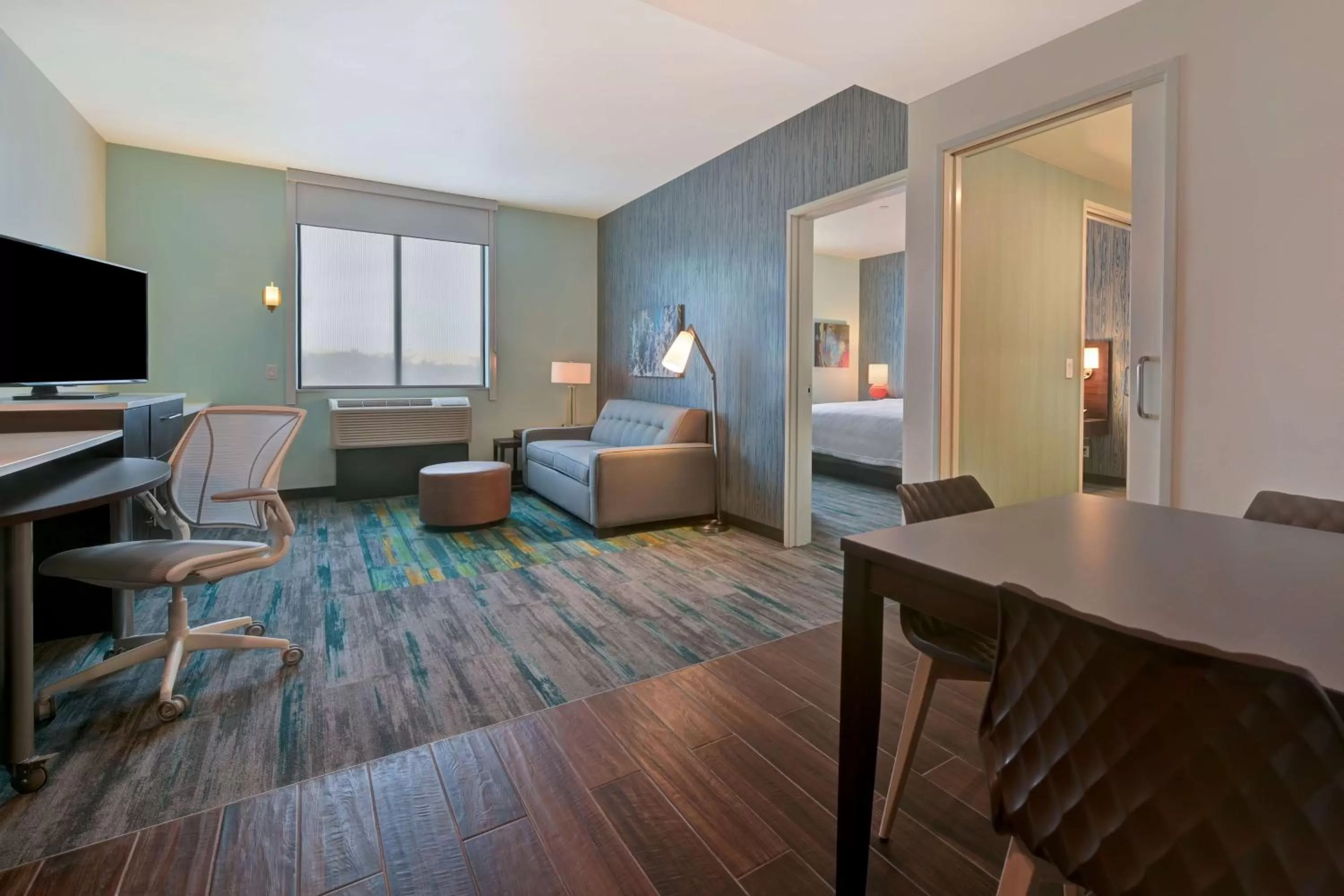 Living room, Bed in Home2 Suites By Hilton Atascadero, Ca