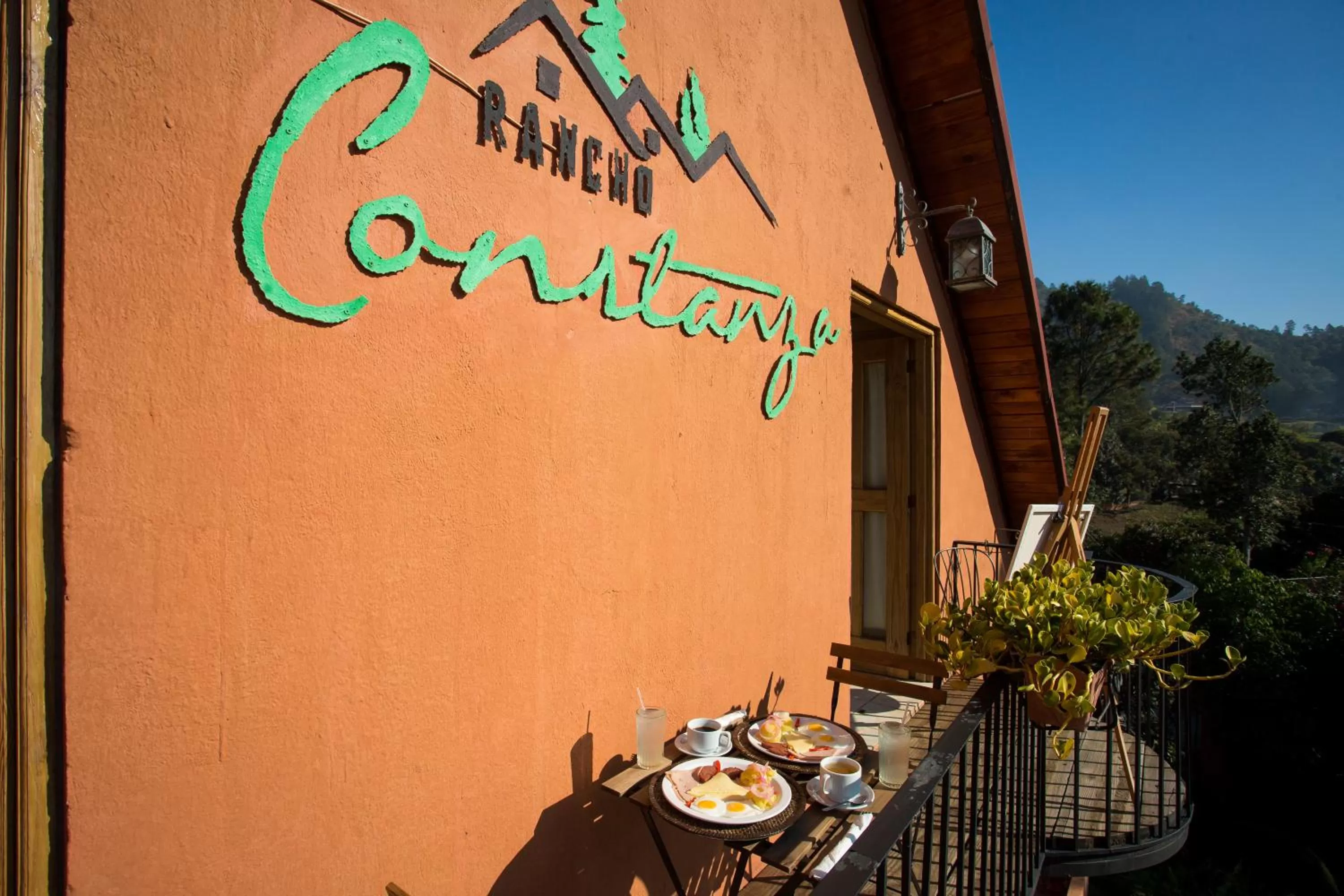 Food and drinks in Hotel Rancho Constanza & Cabañas de la Montaña