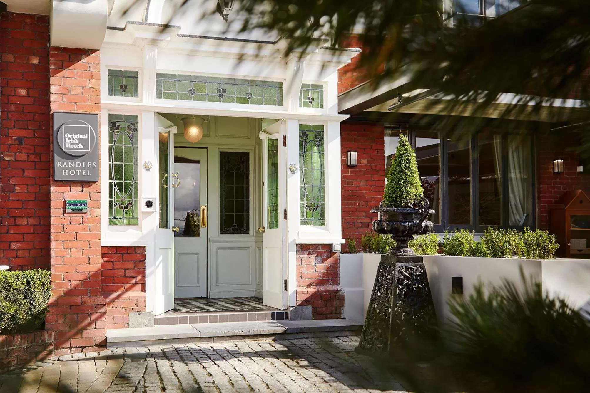 Facade/entrance in Killarney Randles Hotel