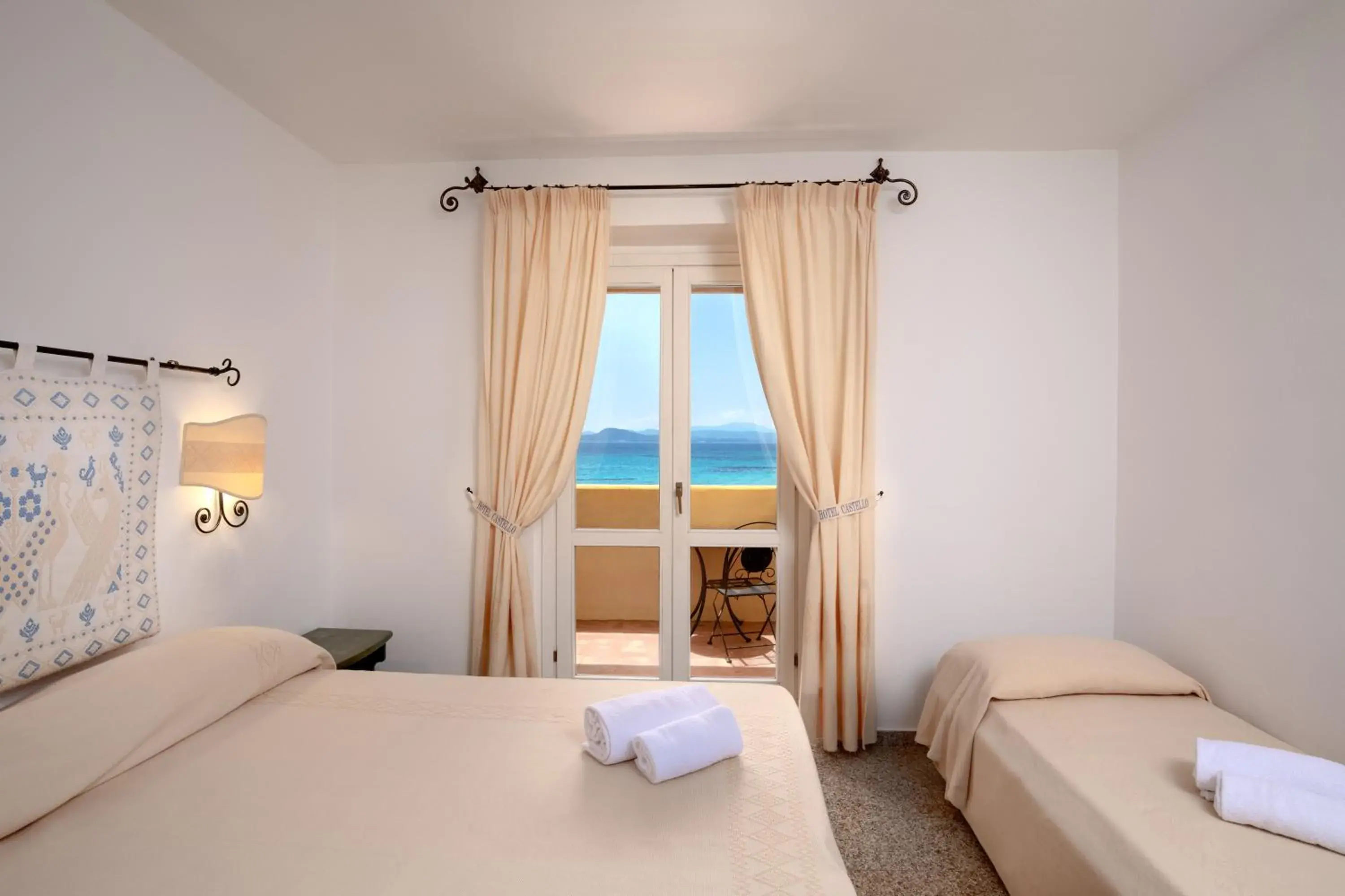 Deluxe Triple Room with Sea View in Hotel Castello Deluxe Triple Room with Sea View in Hotel Castello