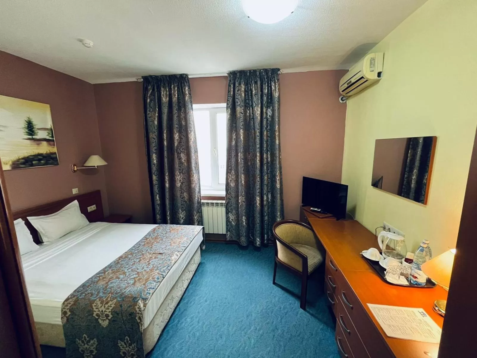 Communal lounge/ TV room, Bed in Tengri Hotel