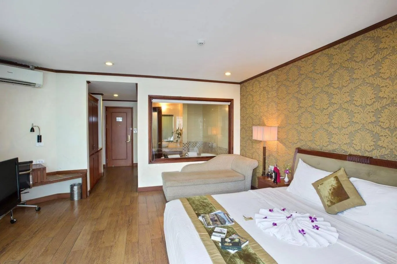 Bed in Sunset Westlake Hanoi Hotel