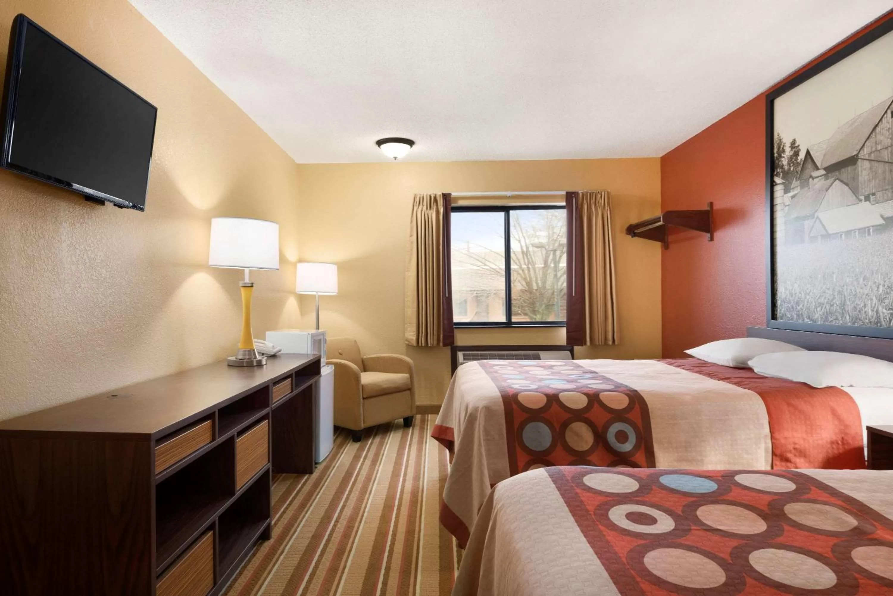 Photo of the whole room, Bed in Super 8 by Wyndham Rantoul