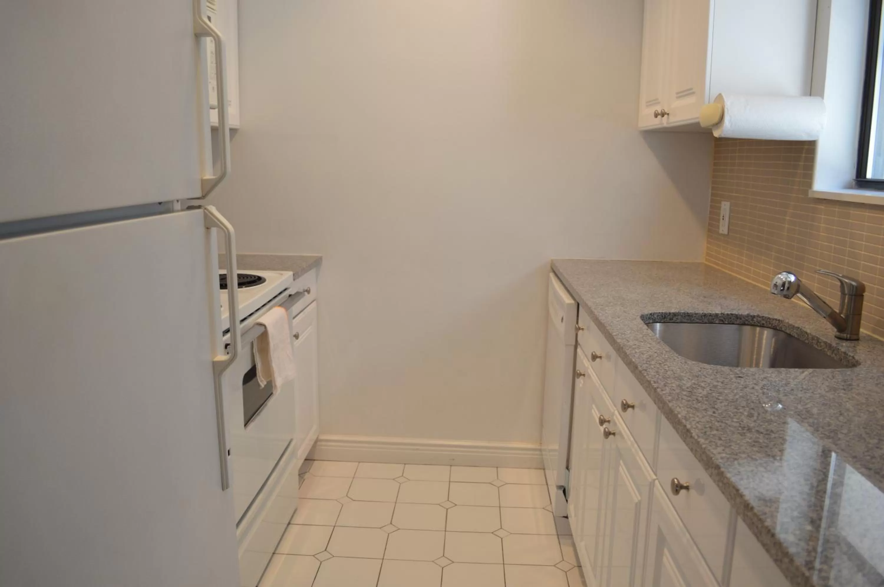 Kitchen or kitchenette in Best Western Plus Hospitality House Suites