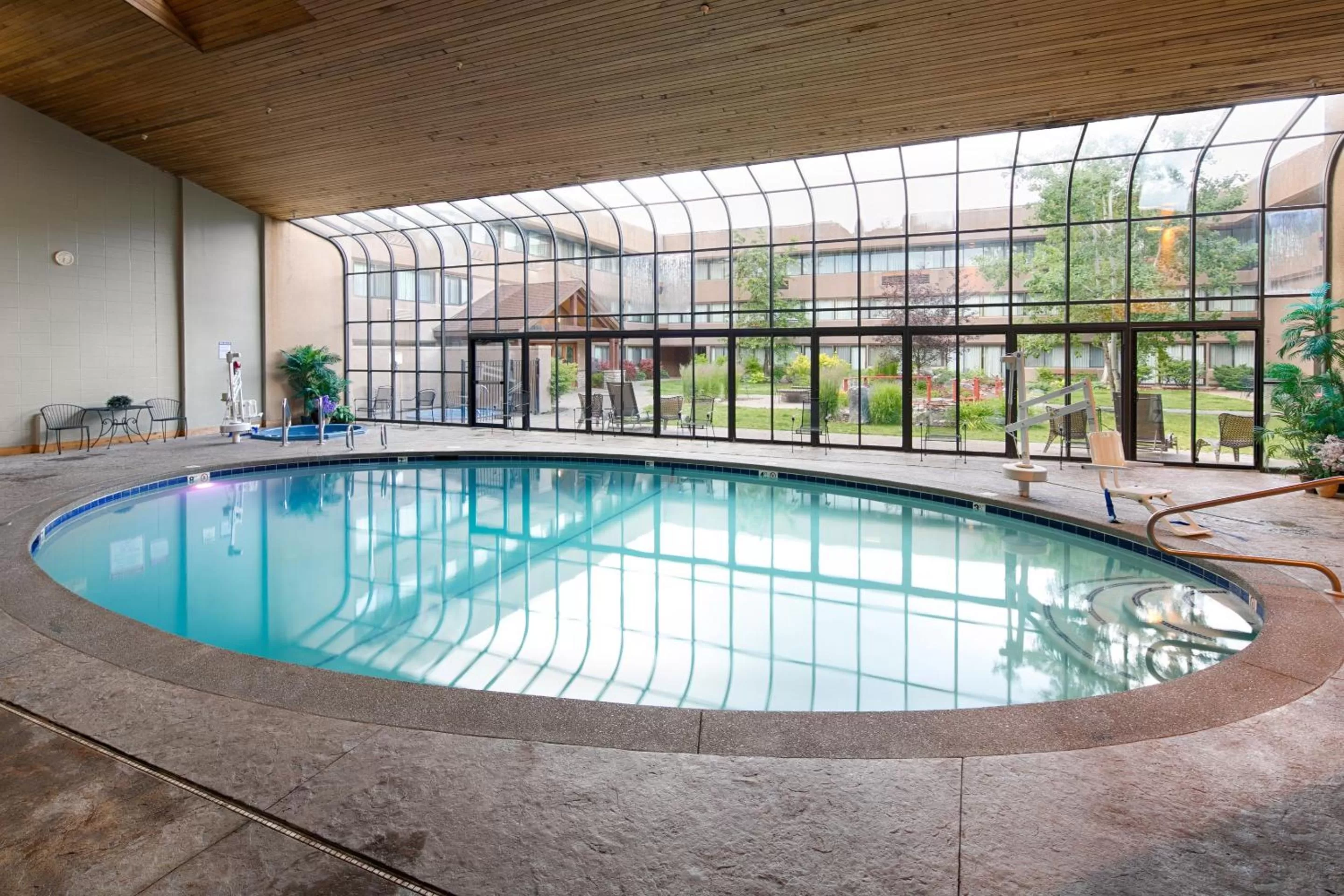 Swimming pool in Red Lion Hotel Kalispell
