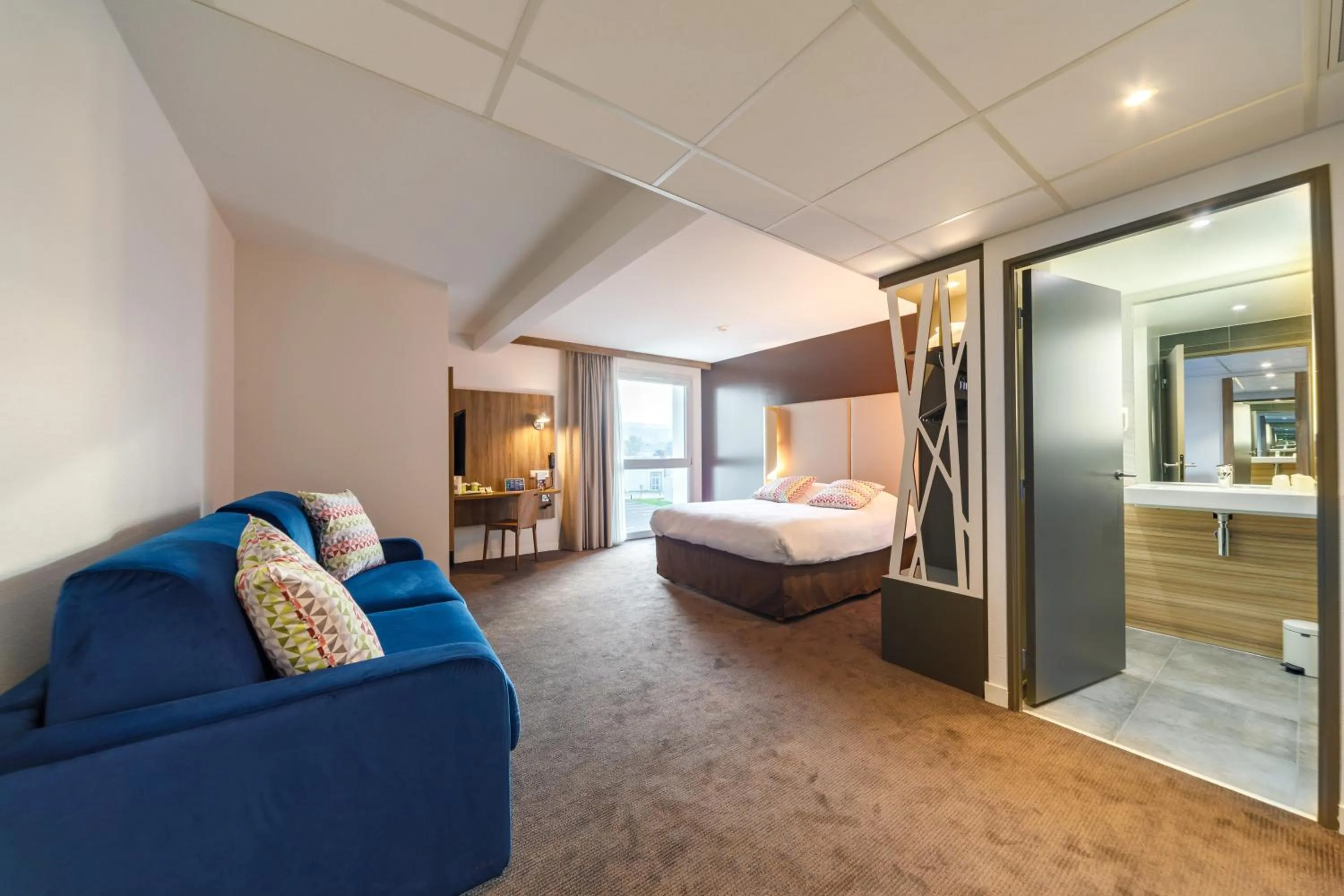 Photo of the whole room, Bed in Campanile Annemasse Est Findrol CHAL