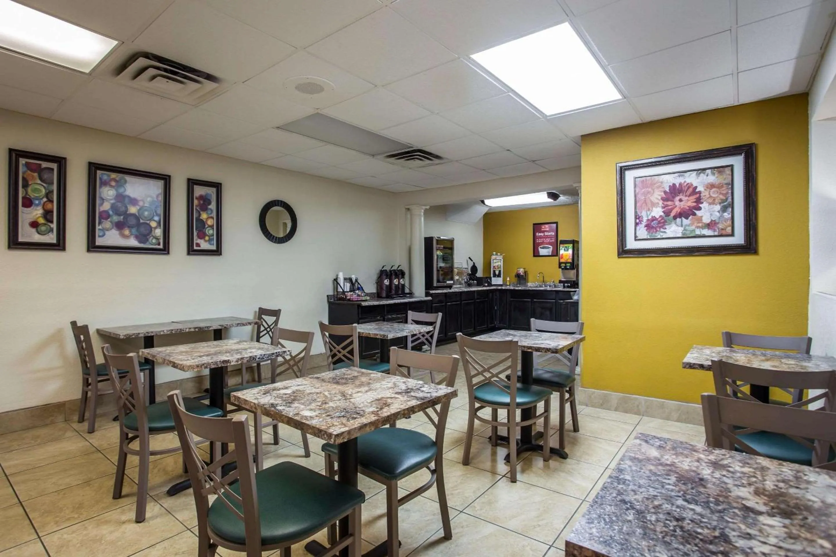 Restaurant/places to eat in Econo Lodge Salisbury South