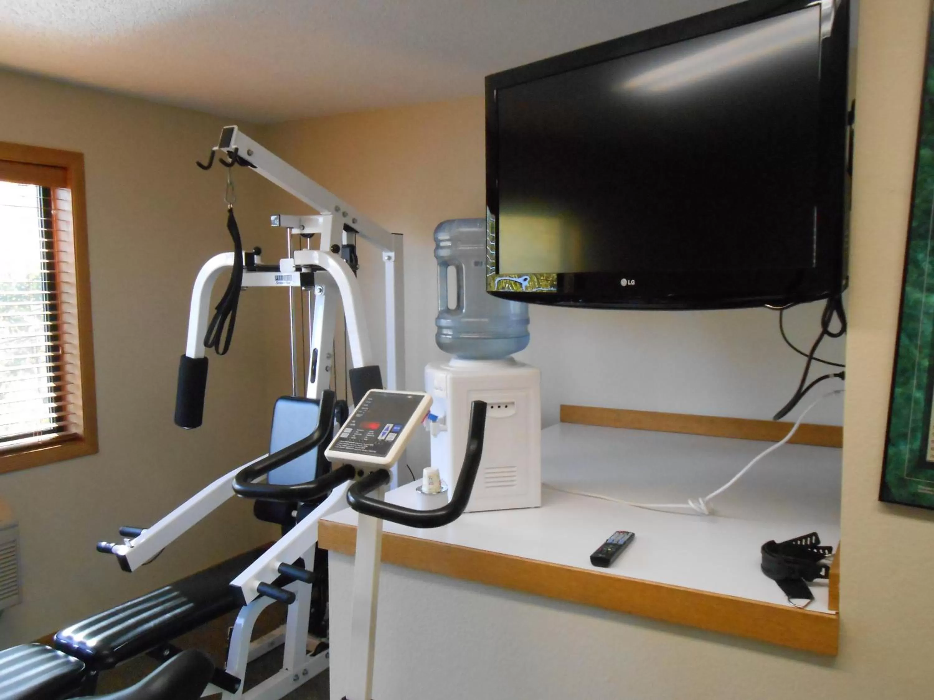 Fitness centre/facilities in AmericInn by Wyndham Ashland