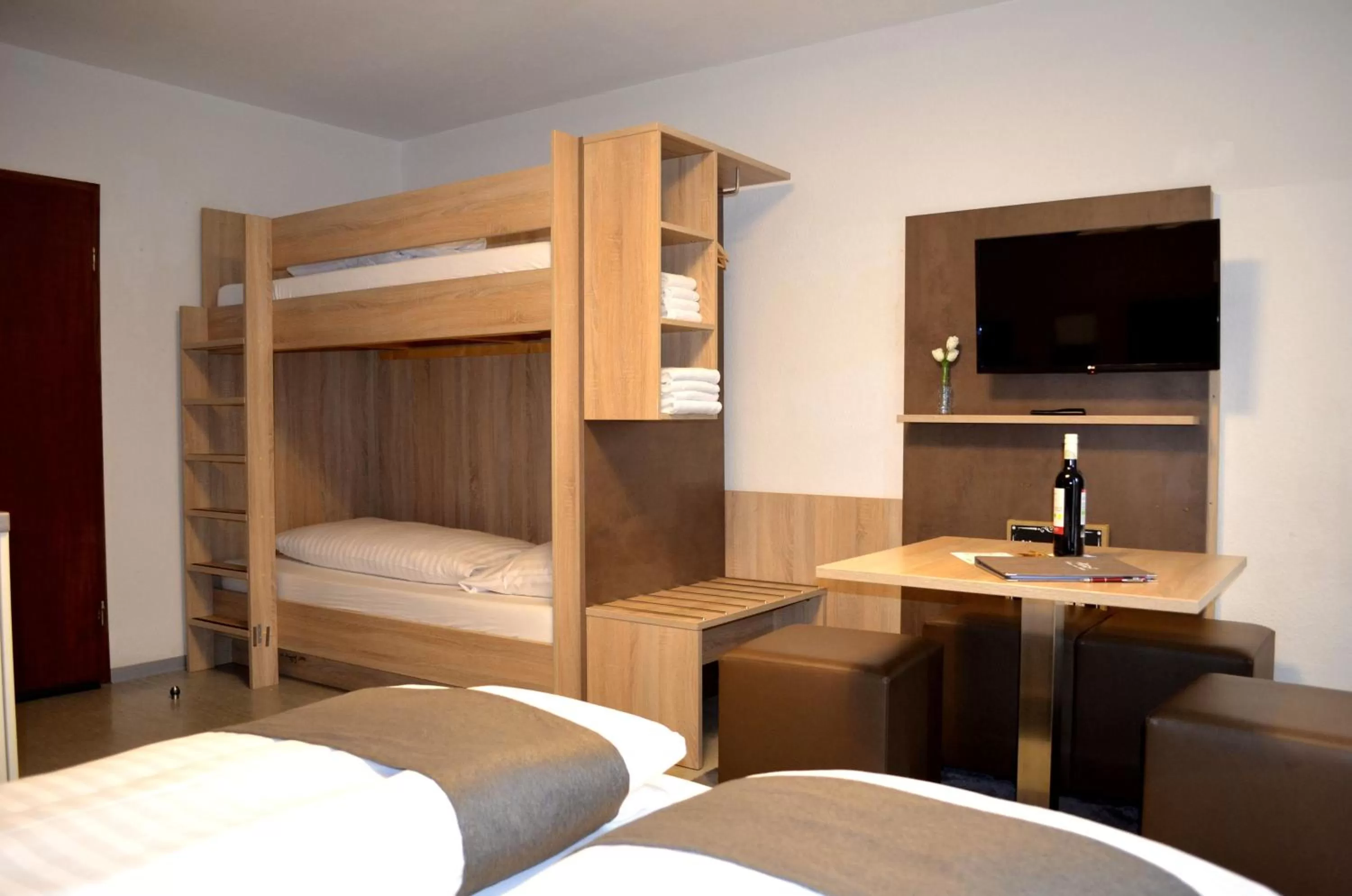 TV and multimedia in Hana Aparthotel