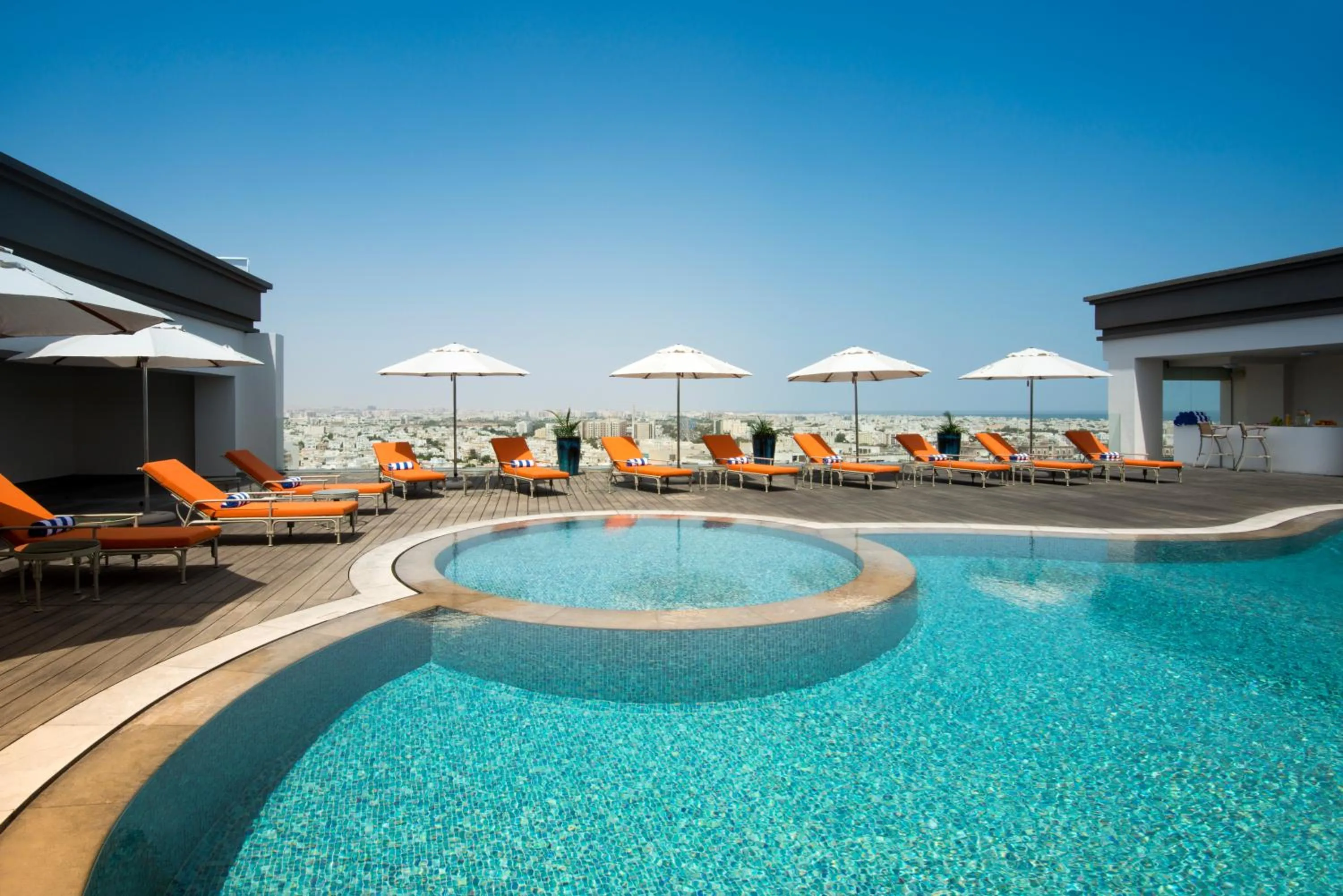 Swimming pool in Fraser Suites Muscat