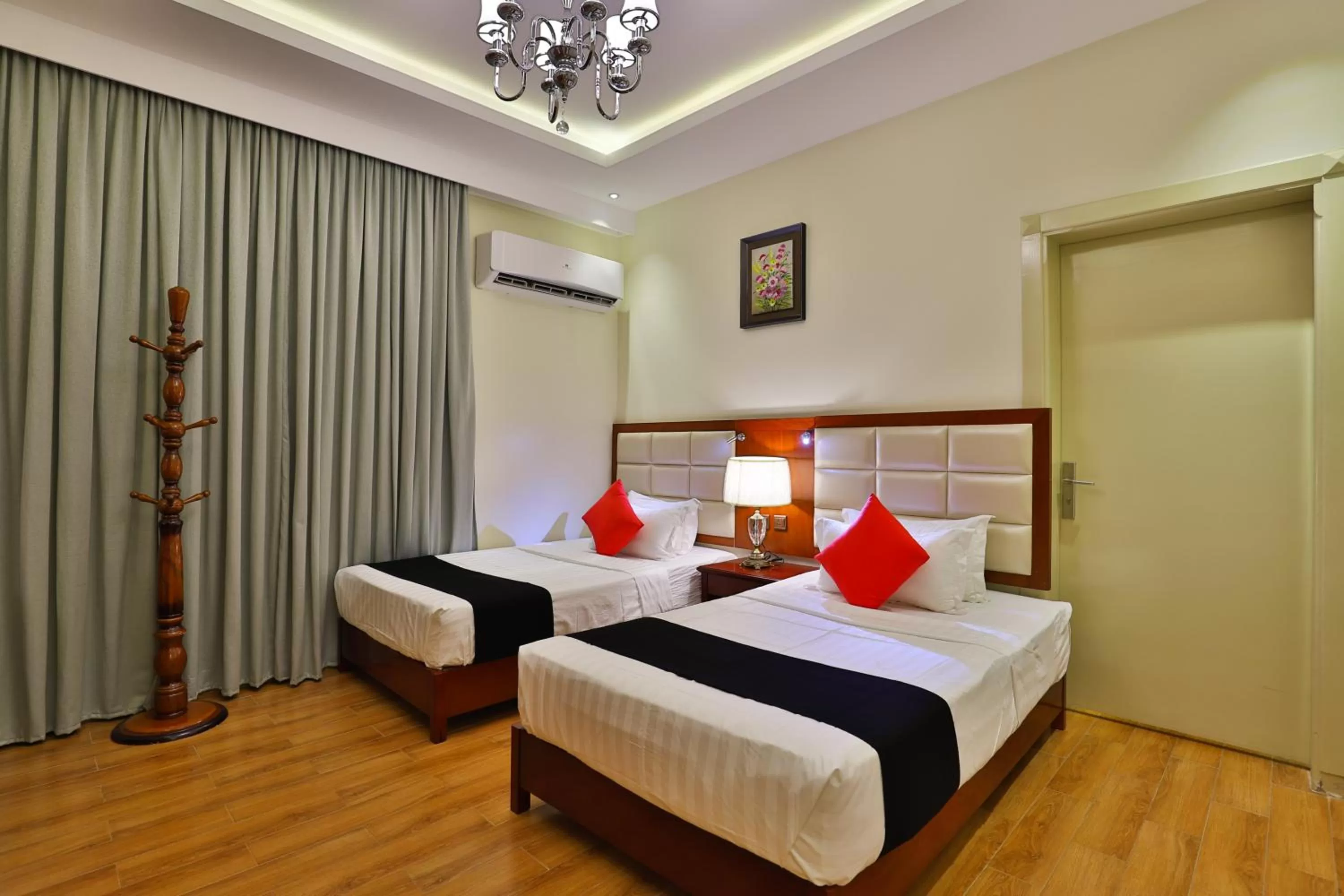 Bedroom, Bed in Dreams Houses furnished Suites