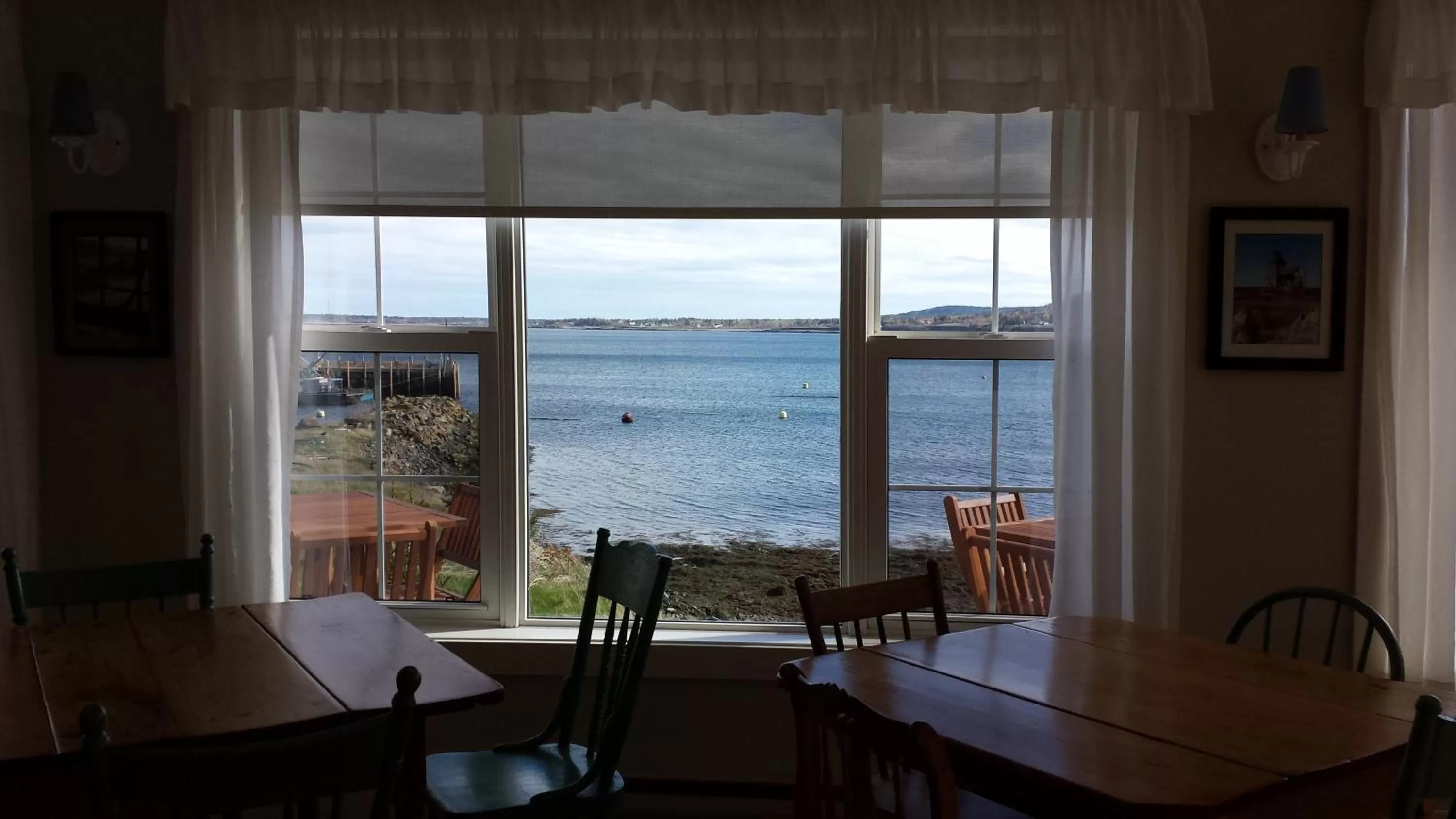 Restaurant/places to eat in Compass Rose Heritage Inn