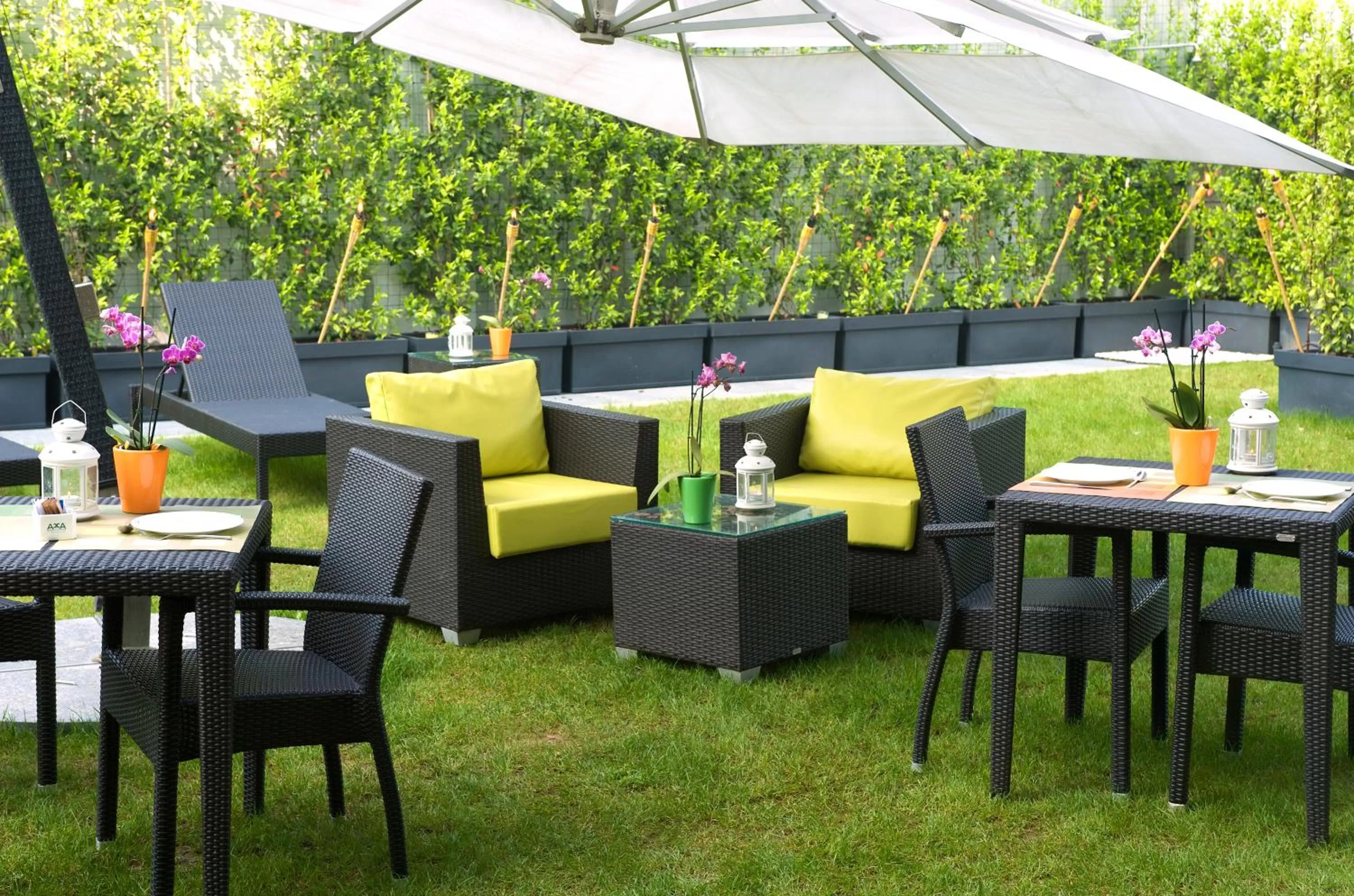 Garden in Acca Palace AA Hotels