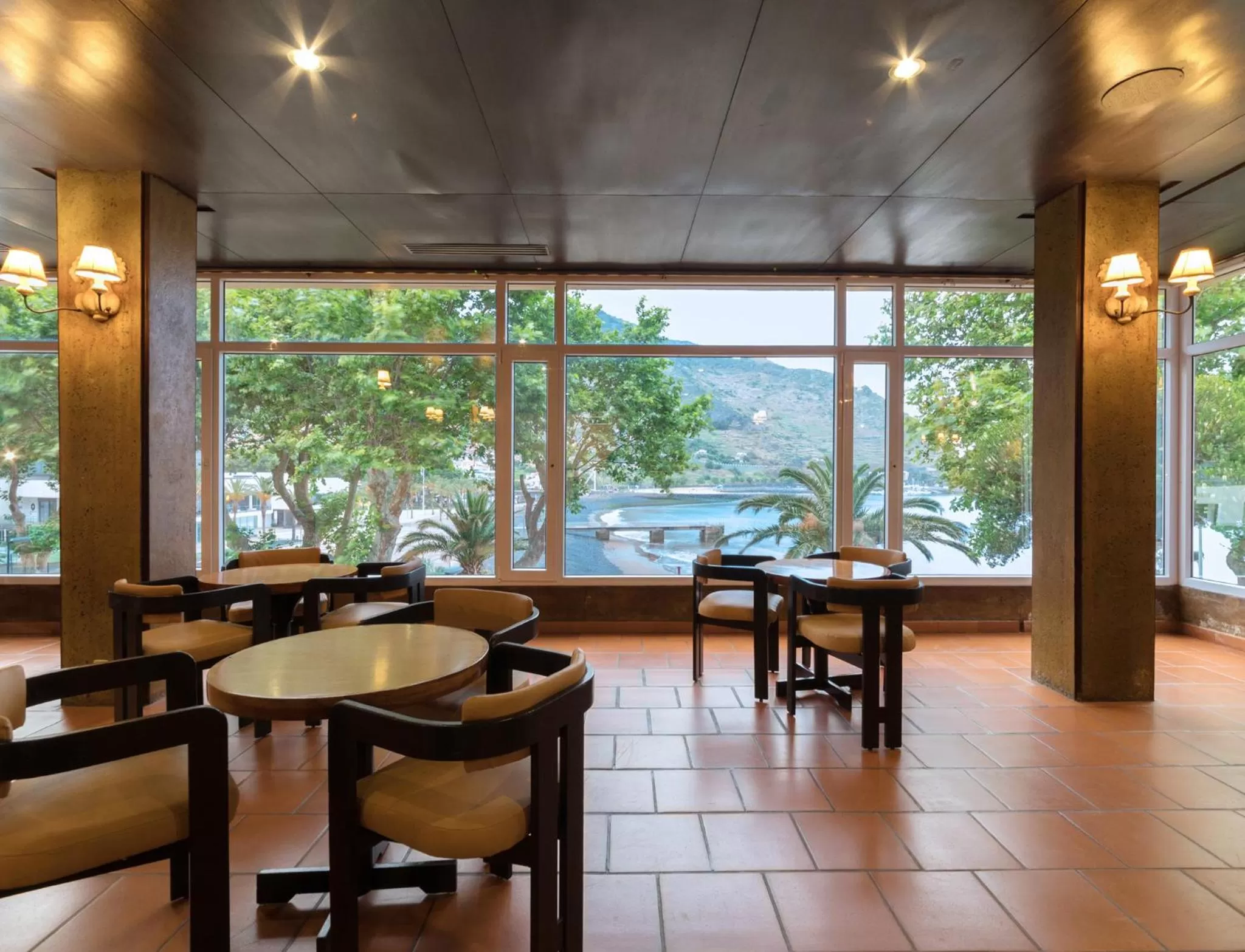 Restaurant/places to eat in Dom Pedro Madeira