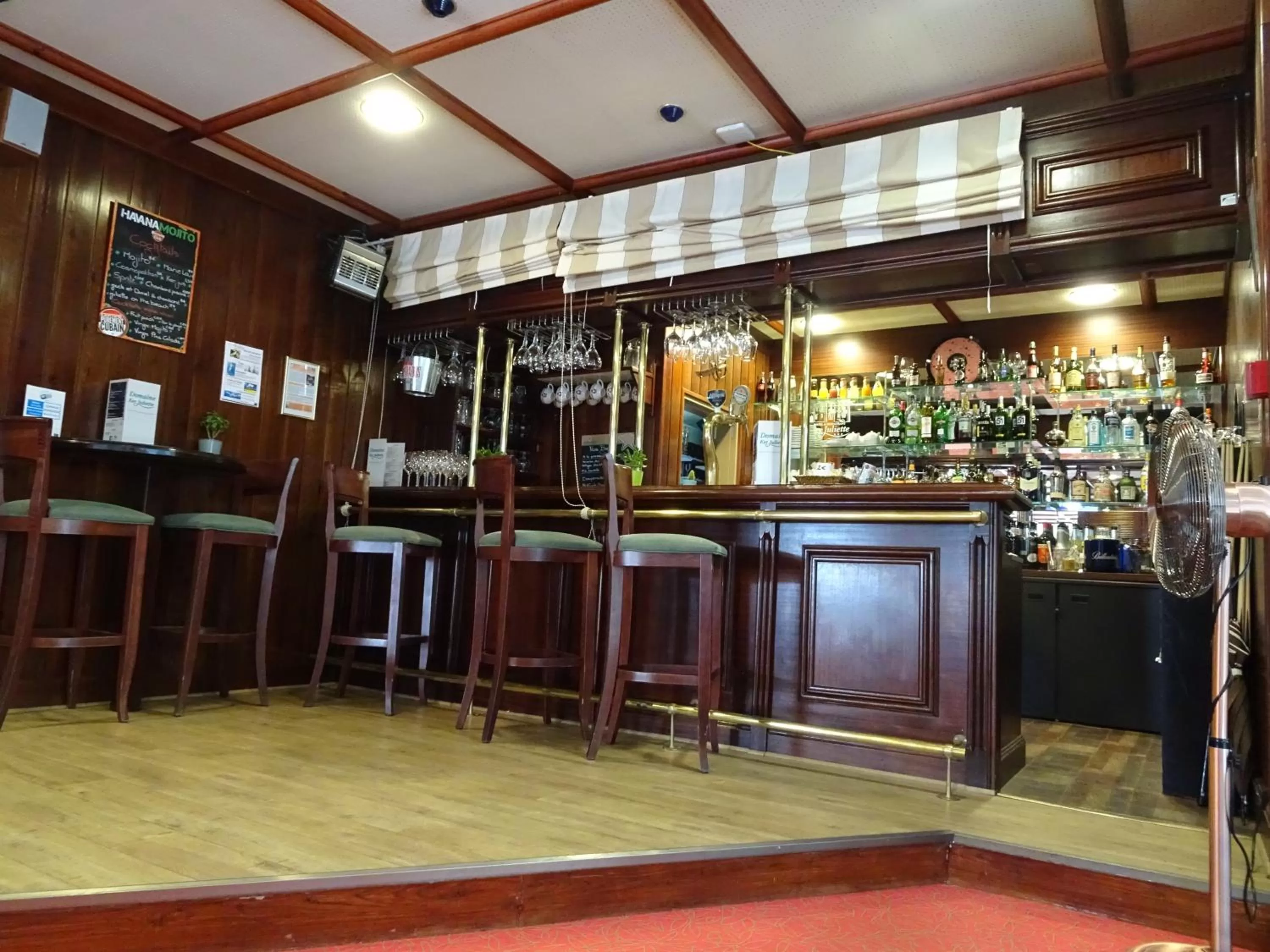 Restaurant/places to eat in Hotel Ker Juliette