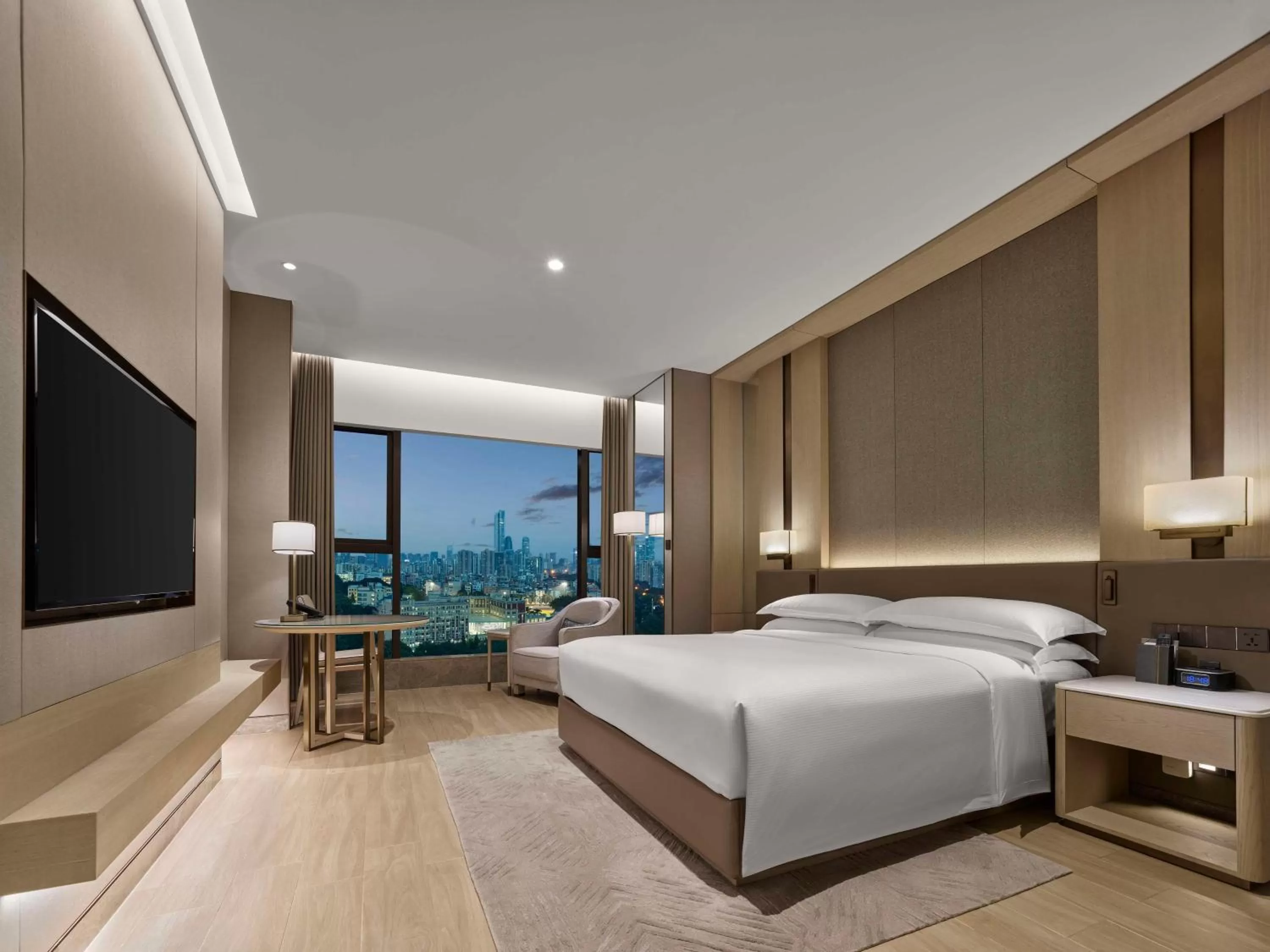 Bed in DoubleTree By Hilton Shenzhen Nanshan Hotel & Residences