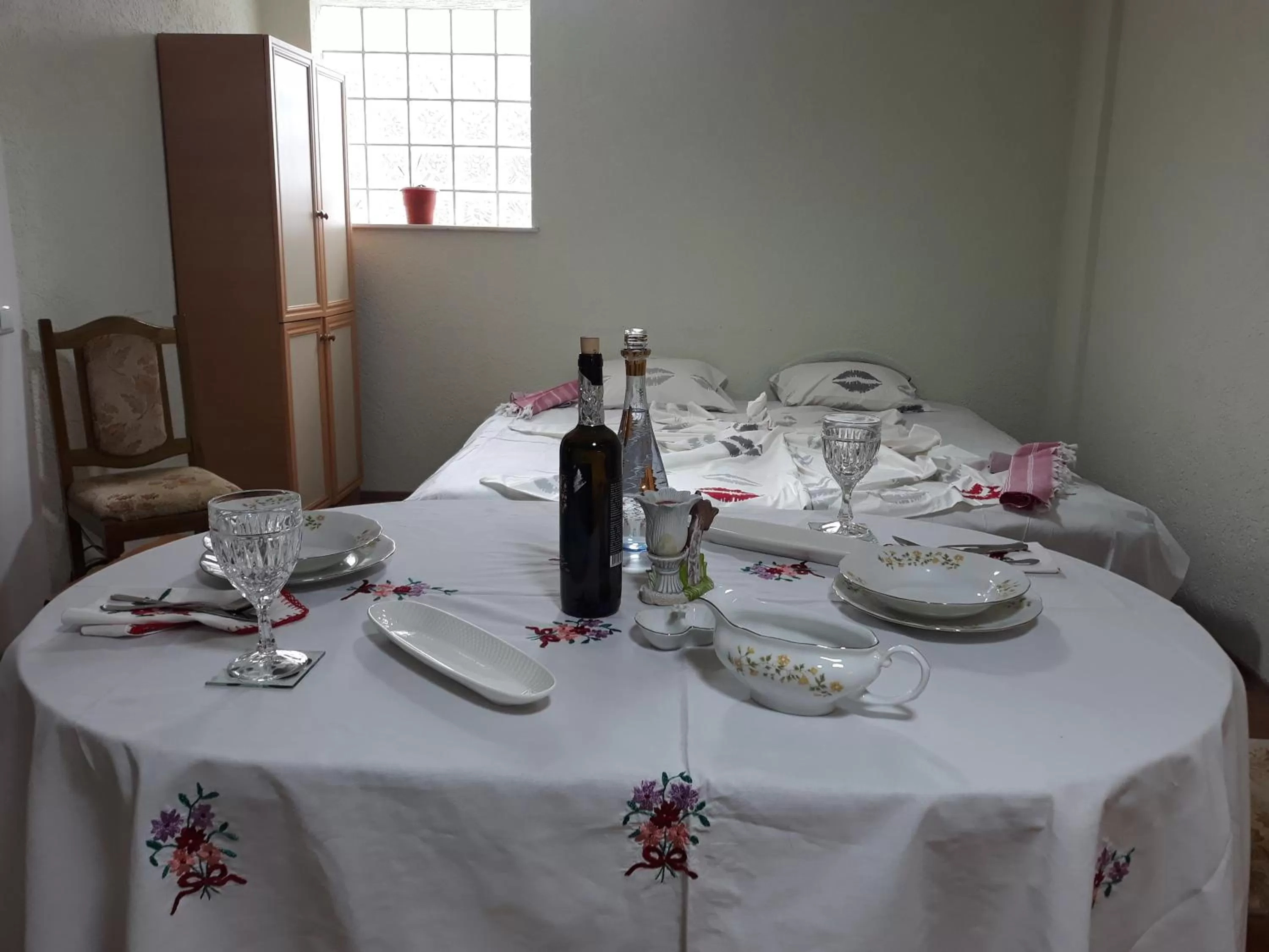 Restaurant/Places to Eat in Deni house