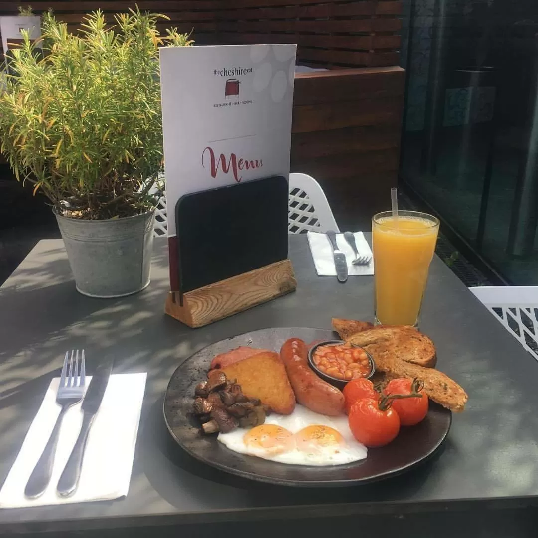 Breakfast in Cheshire Cat