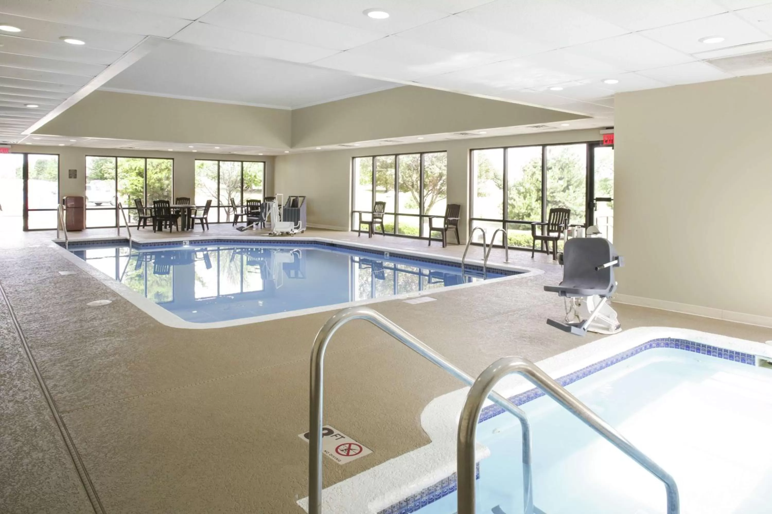 Pool view, Swimming Pool in Hampton Inn Chicago Elgin/I-90