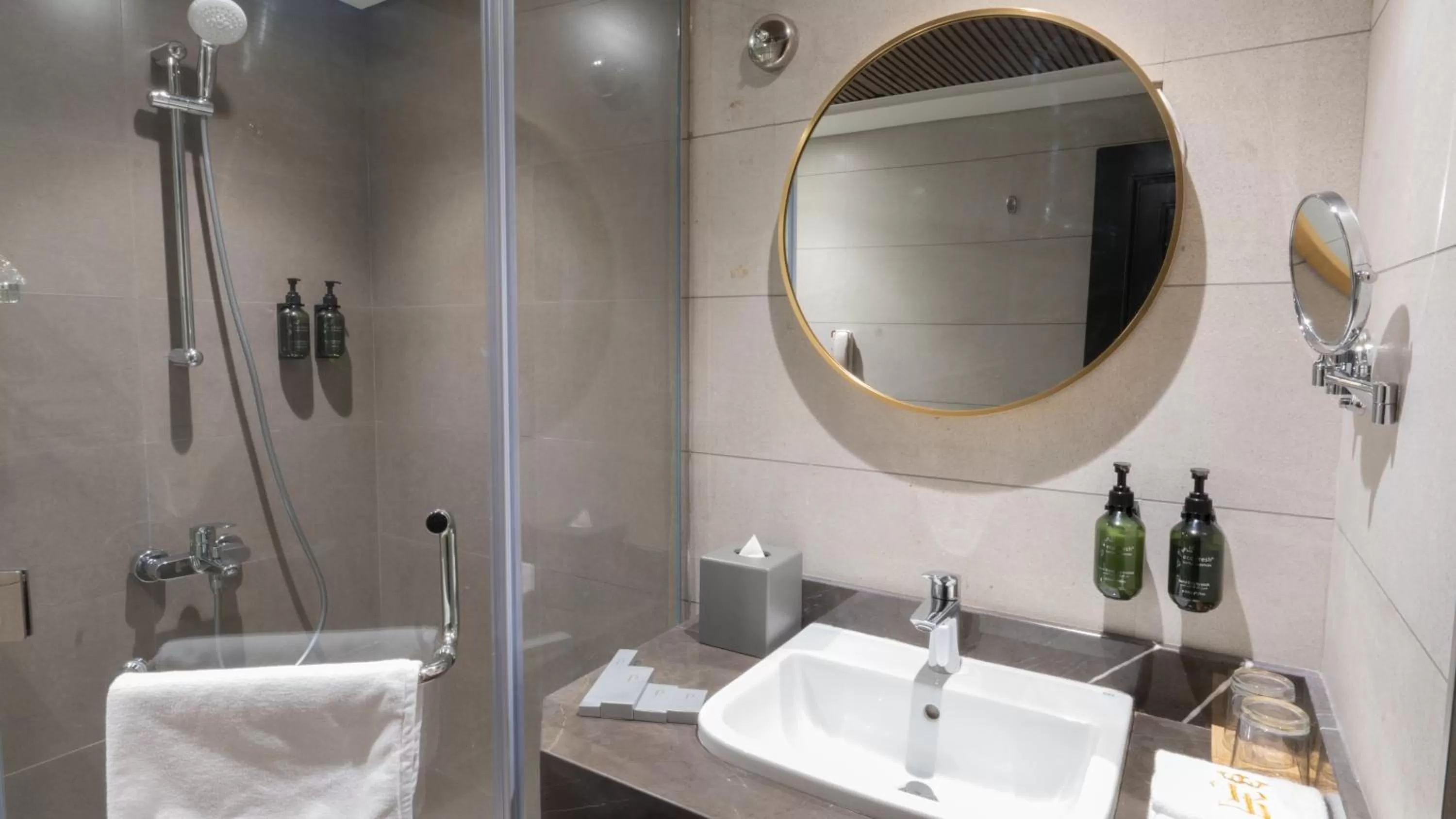 Shower in President Hotel