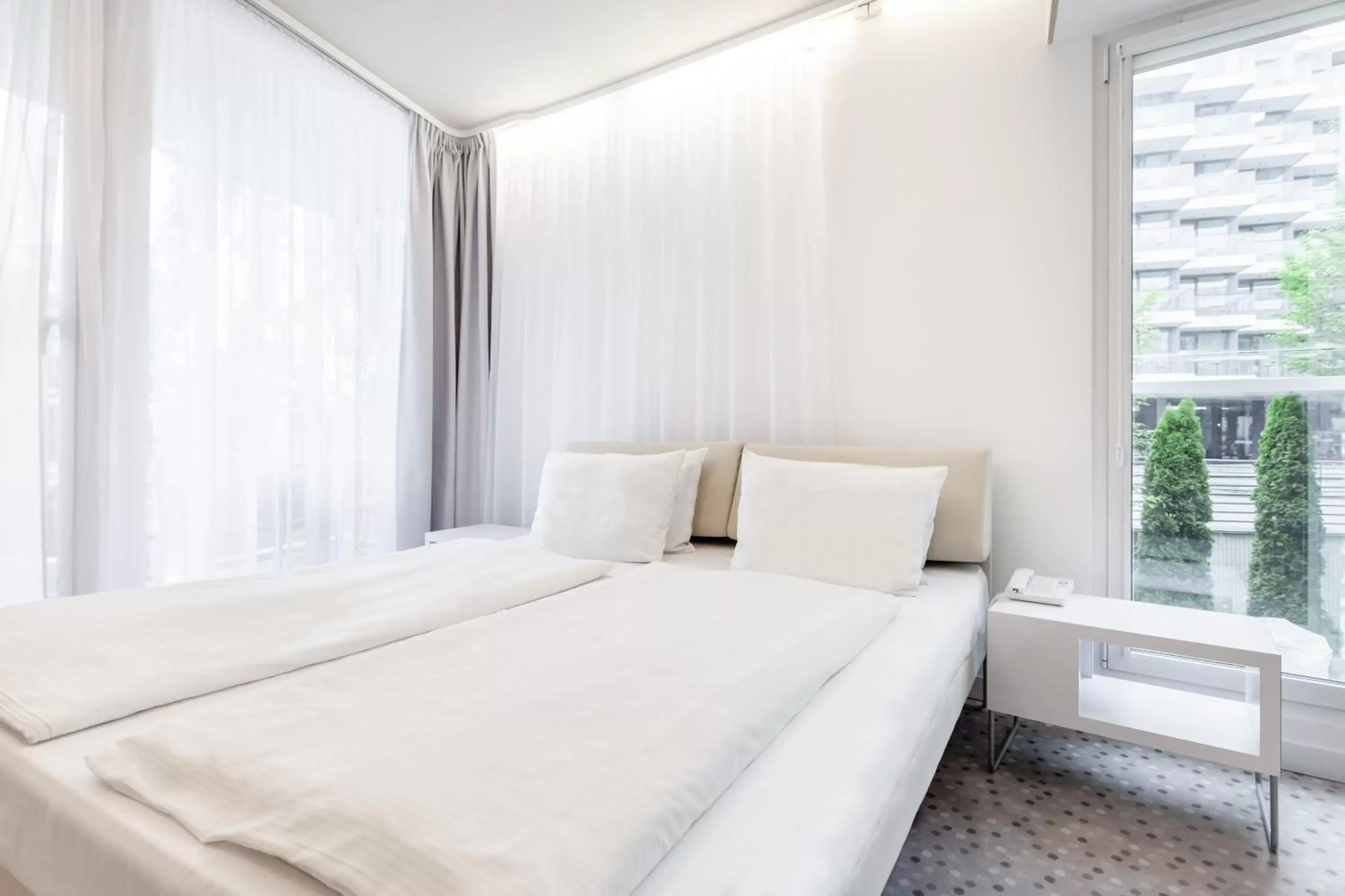 Standard Double or Twin Room in Ultra Marine by Zdrojowa Standard Double or Twin Room in Ultra Marine by Zdrojowa