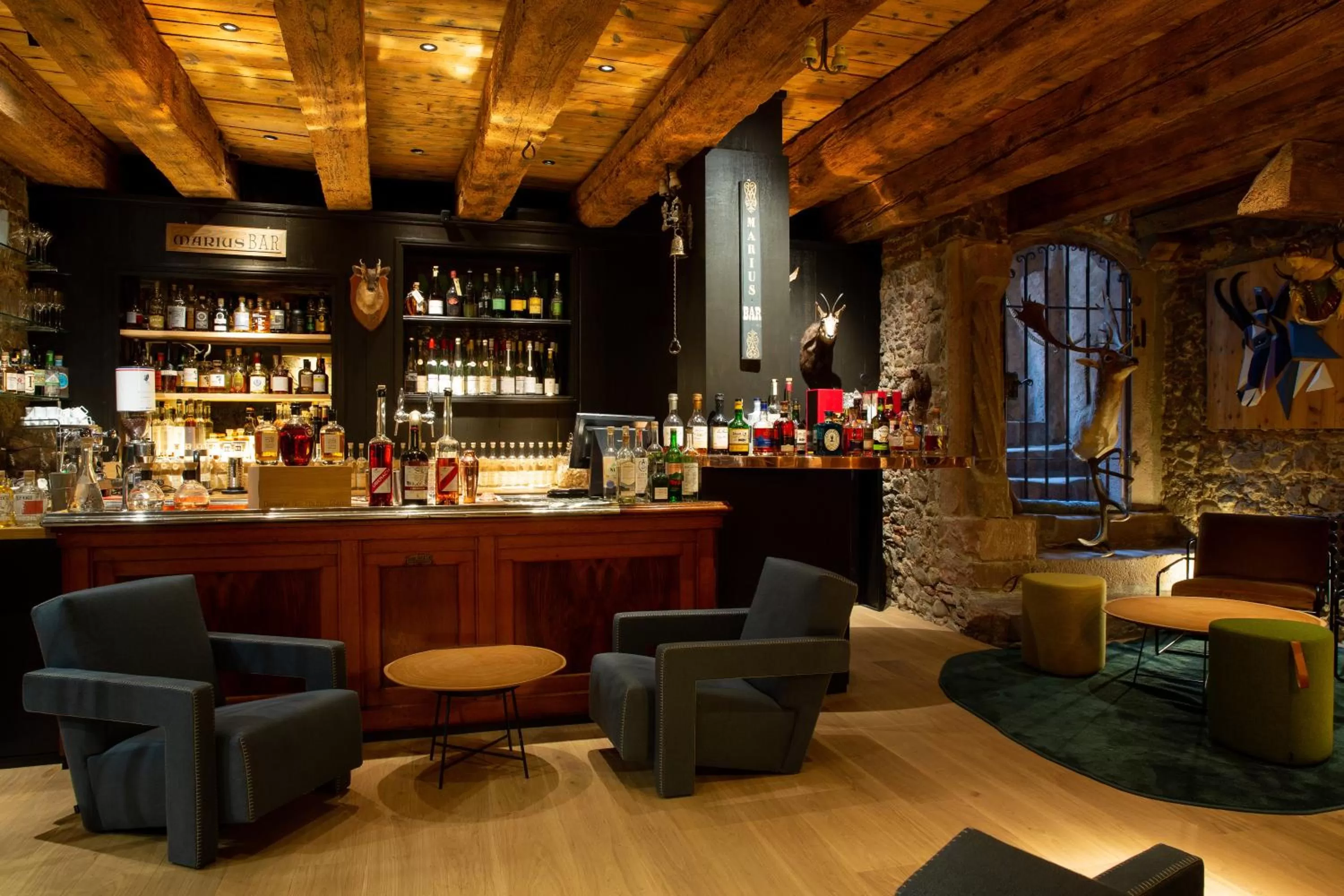 Lounge or bar in Relais et Châteaux Le Chambard