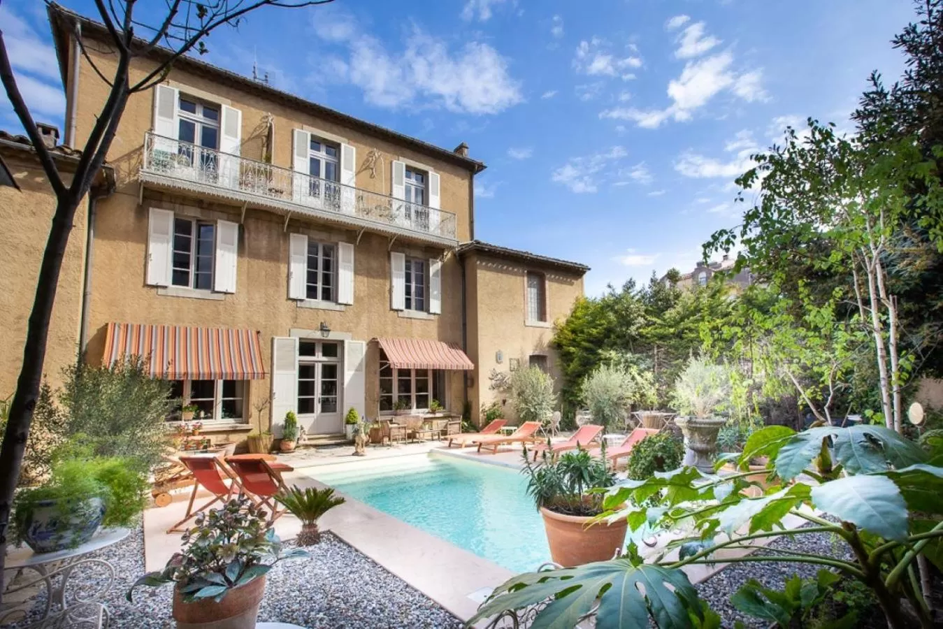 Property building, Swimming Pool in Carcassonne Bed and Breakfast du Palais