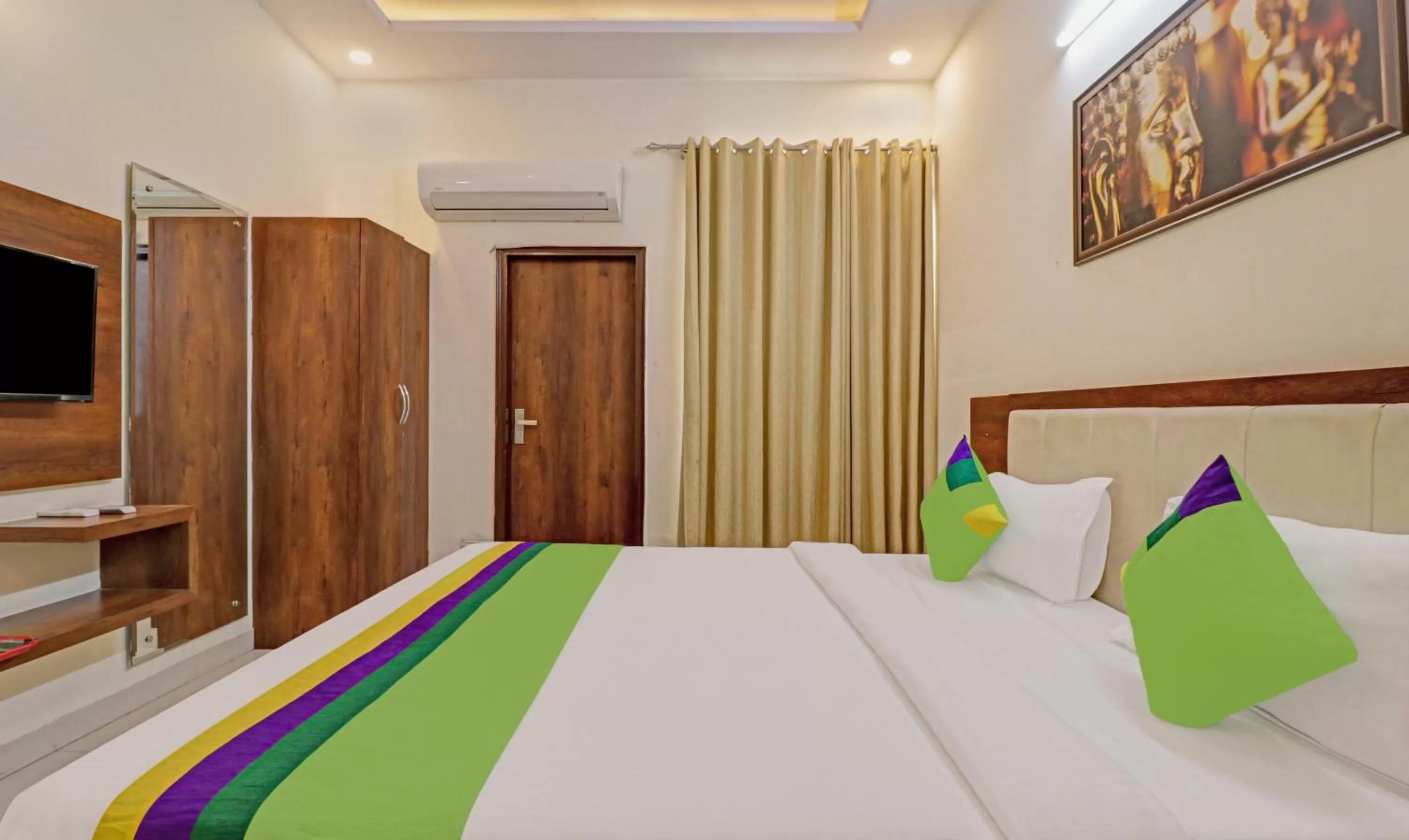 Bedroom, Bed in Treebo Magnum Chandigarh