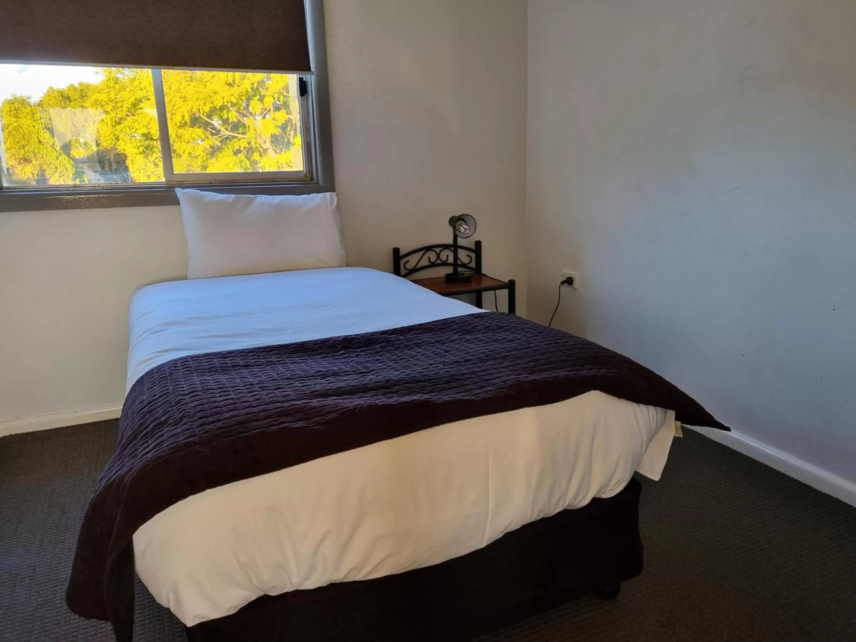 Bed in Park Drive Motel