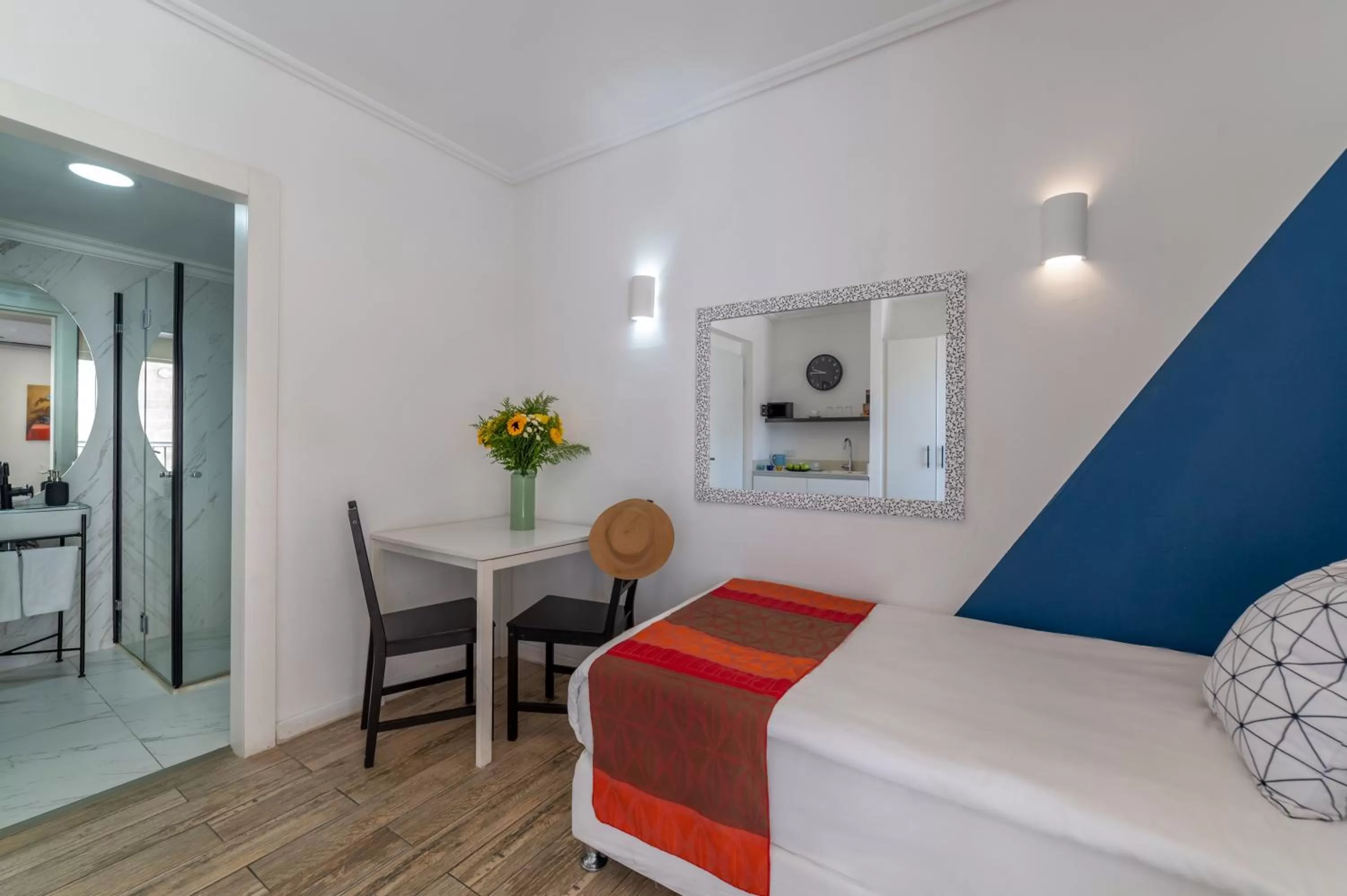 Bedroom, Bed in Paamonim Hotel Jerusalem