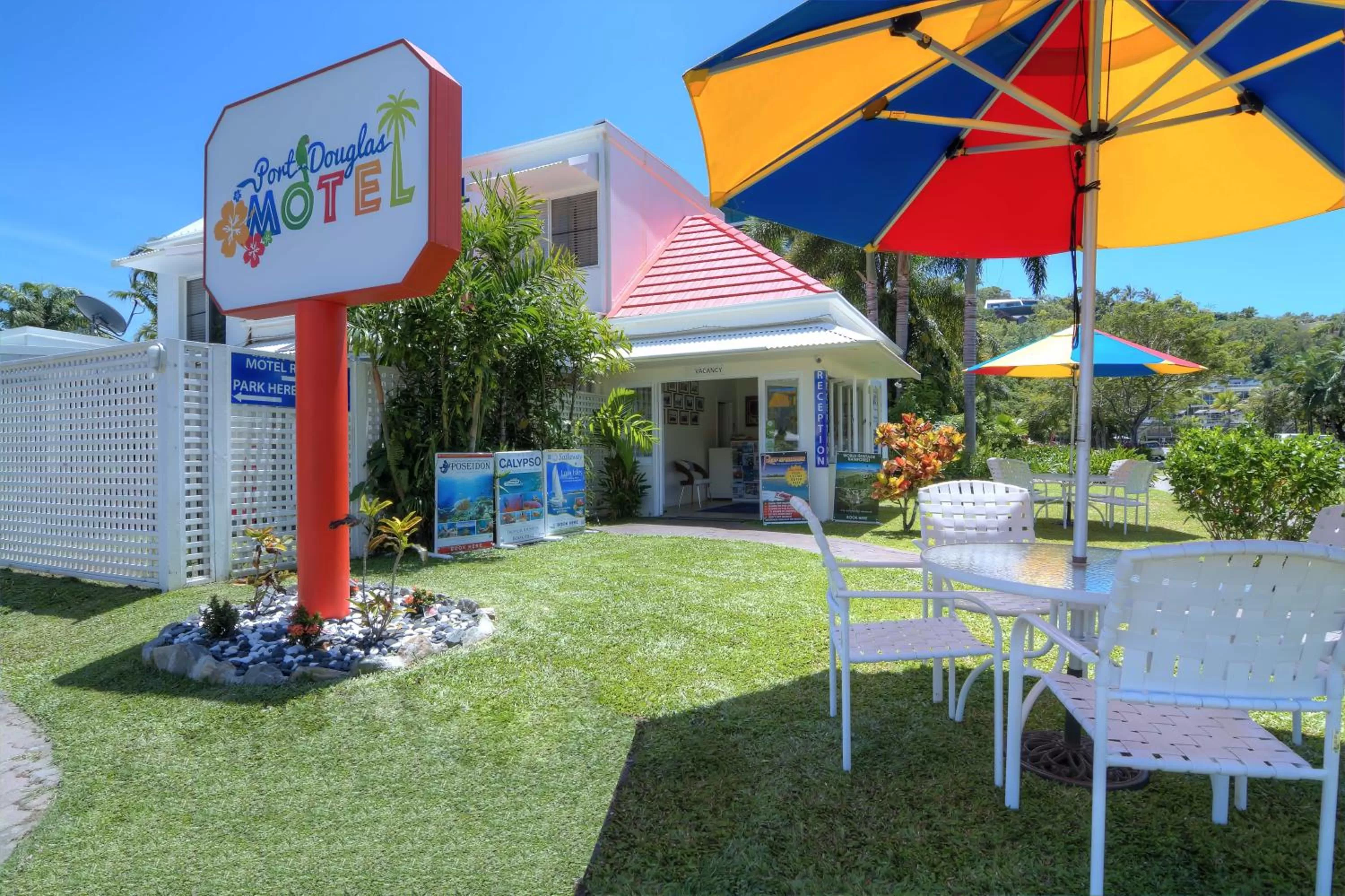 Facade/entrance in Port Douglas Motel