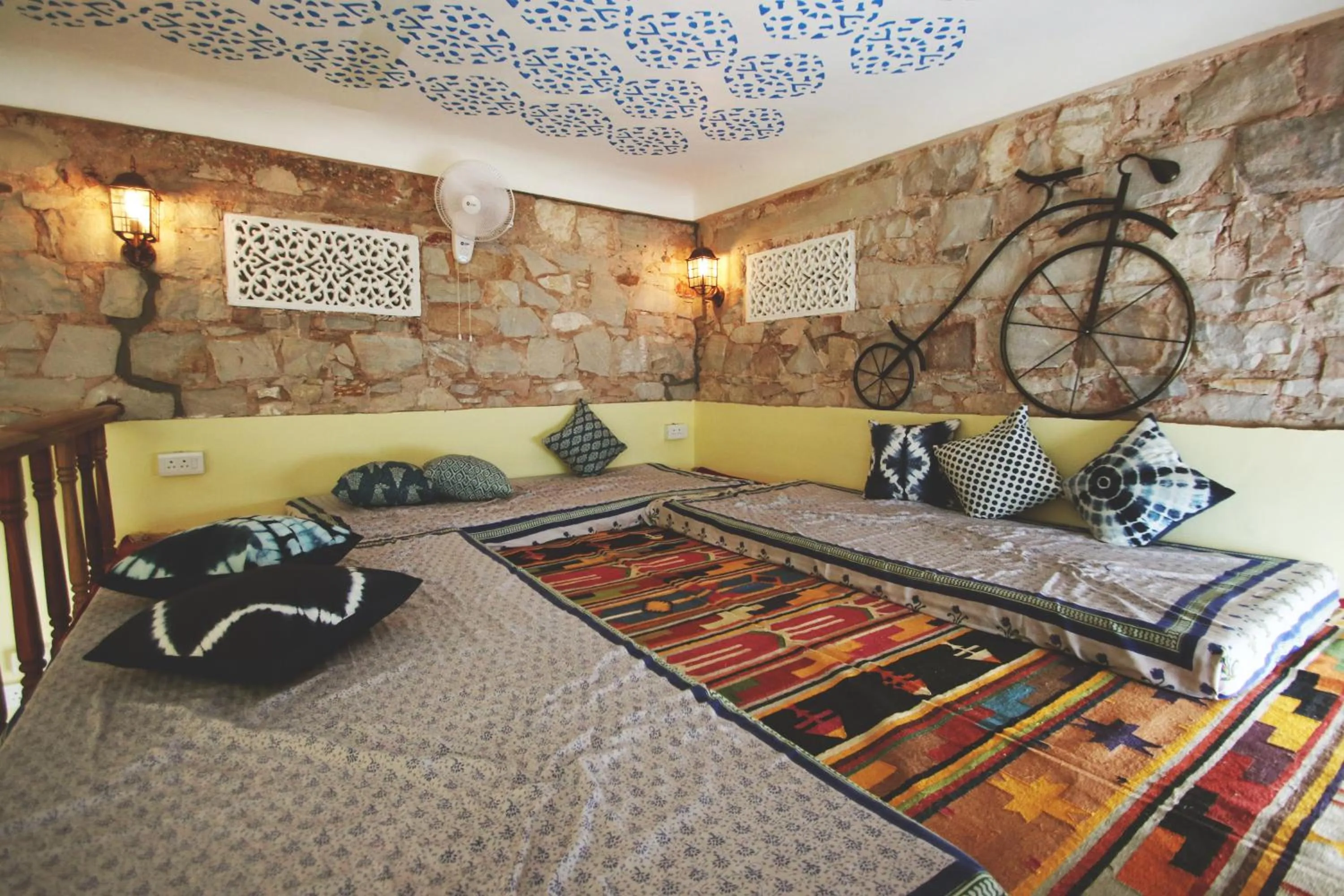 People, Bed in Jaipur Jantar Hostel