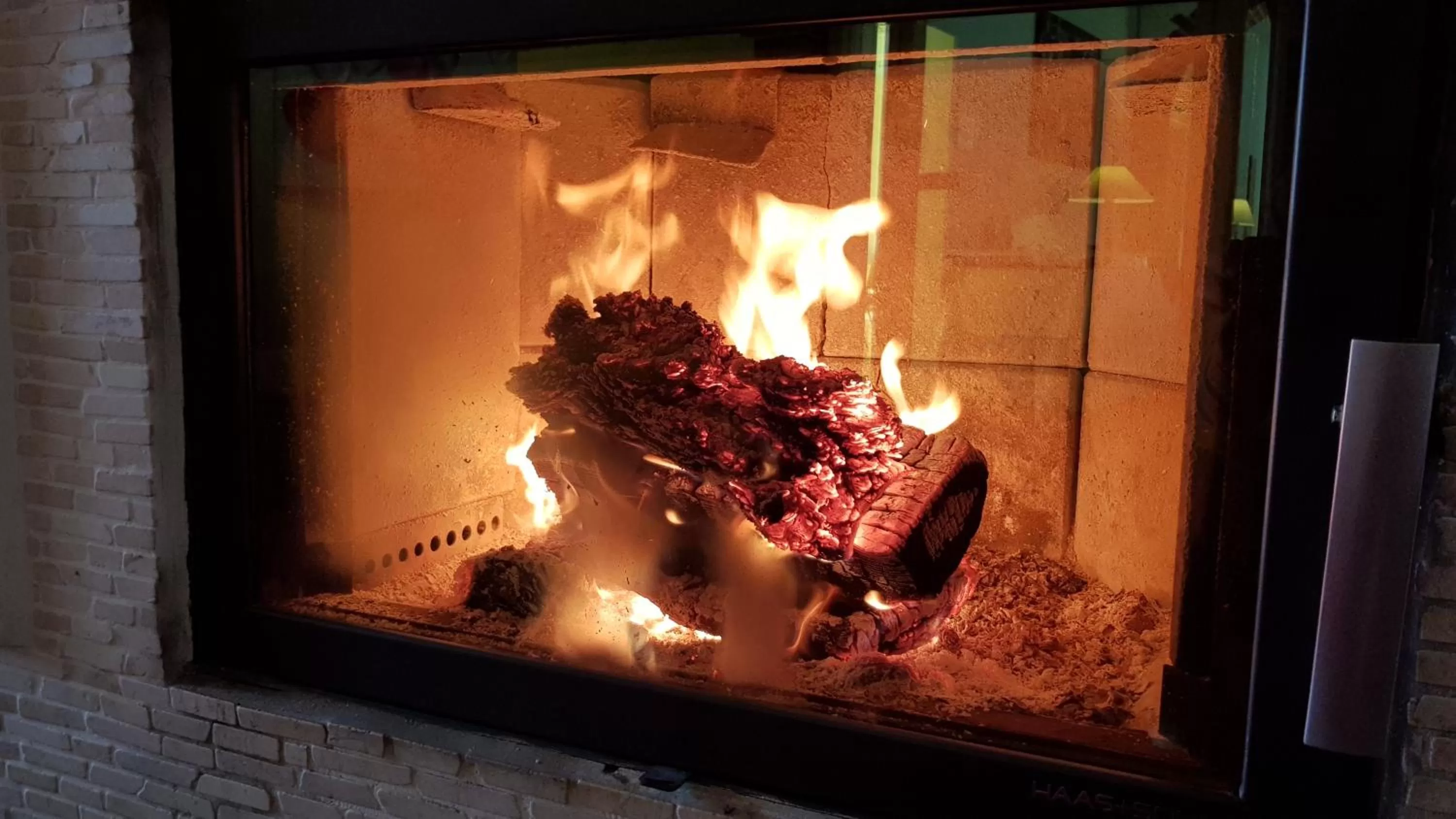 Communal lounge/ TV room in Schlosshotel Domäne Walberberg