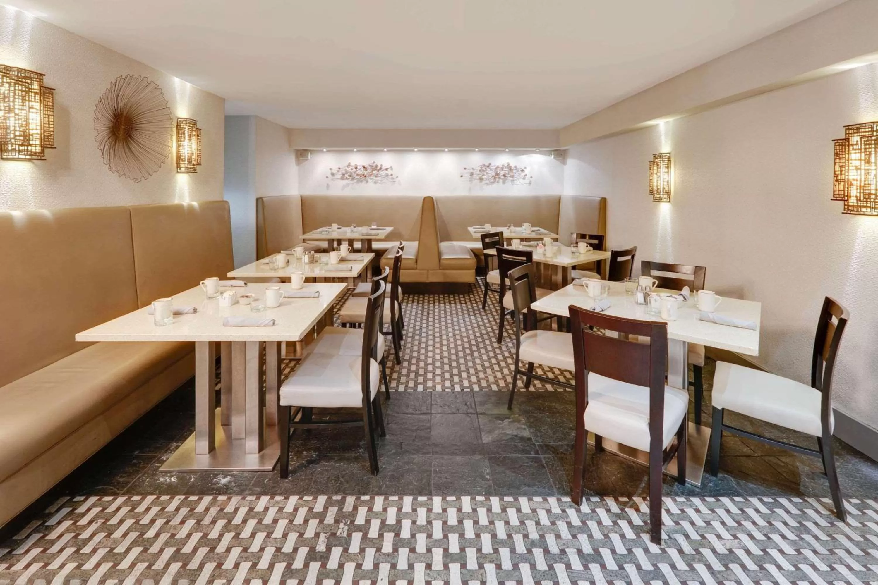 Restaurant/places to eat in The Royal Sonesta Chicago Downtown