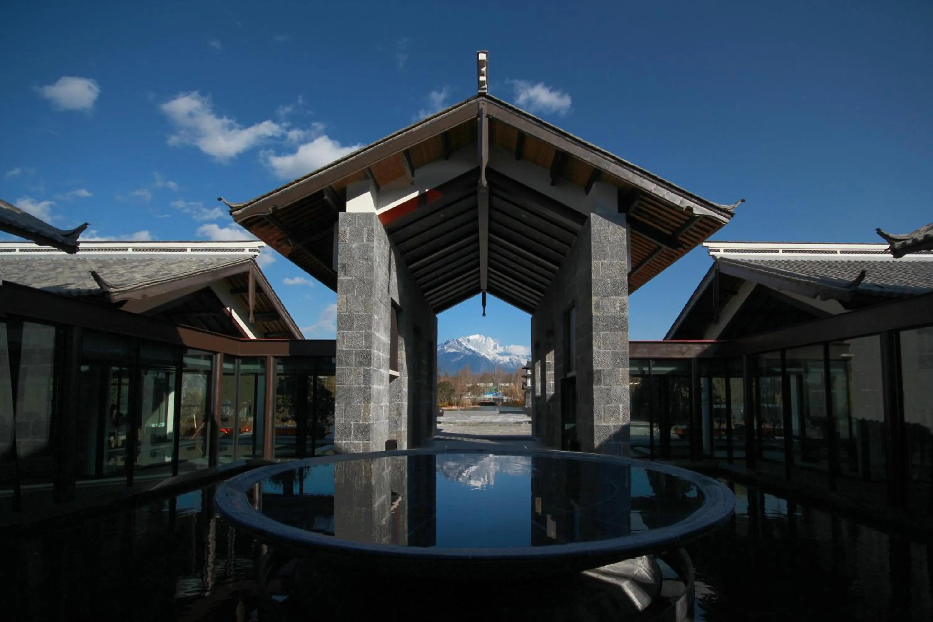 Facade/entrance in Pullman Lijiang Resort & Spa