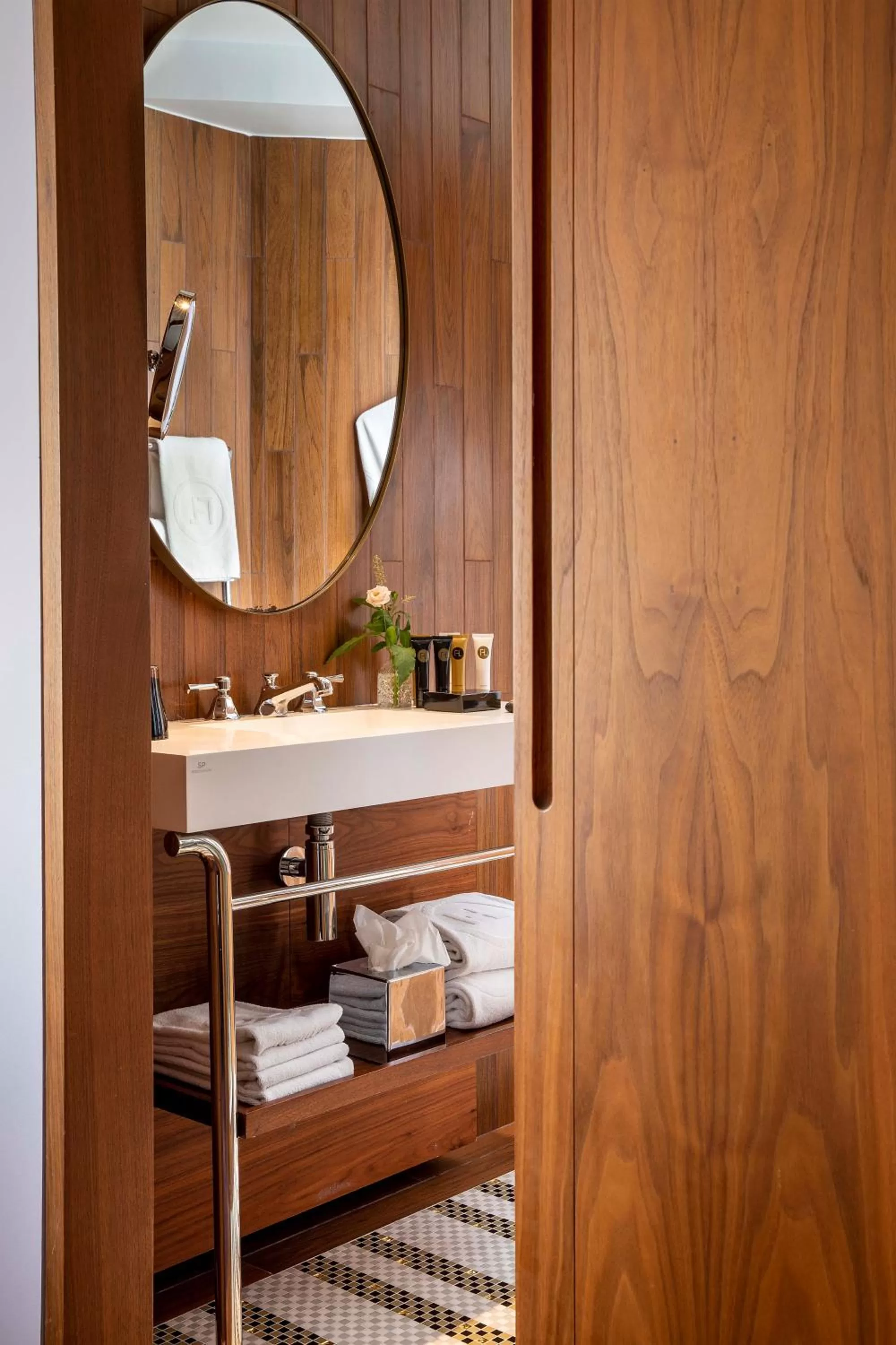 Bathroom in Hotel Maison FL