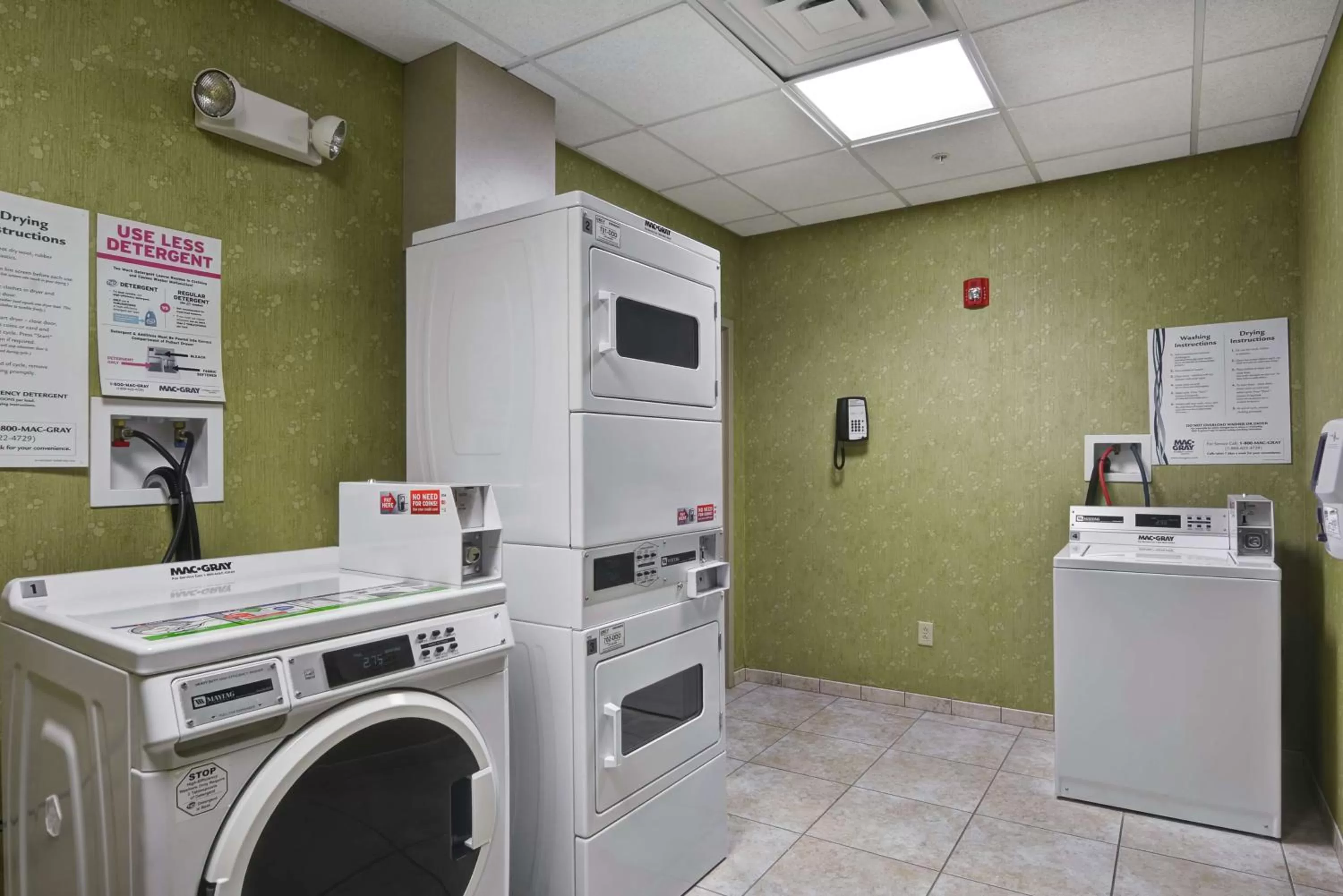 Property building in Hampton Inn and Suites New Hartford/Utica